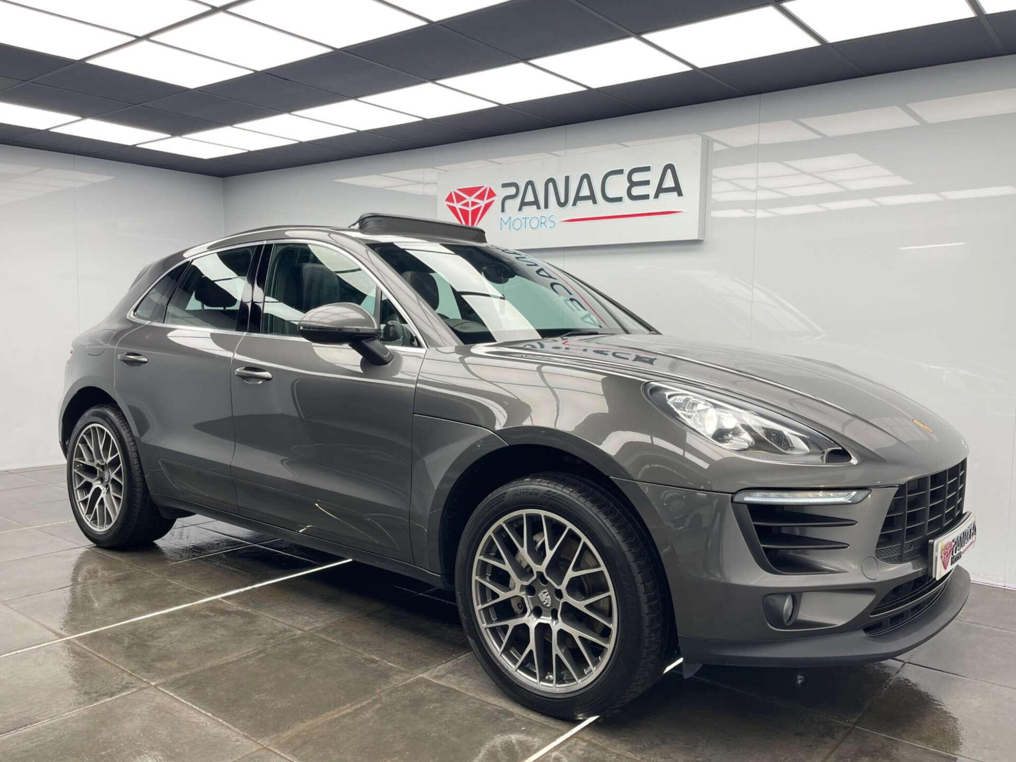 2018 Porsche MACAN image 10