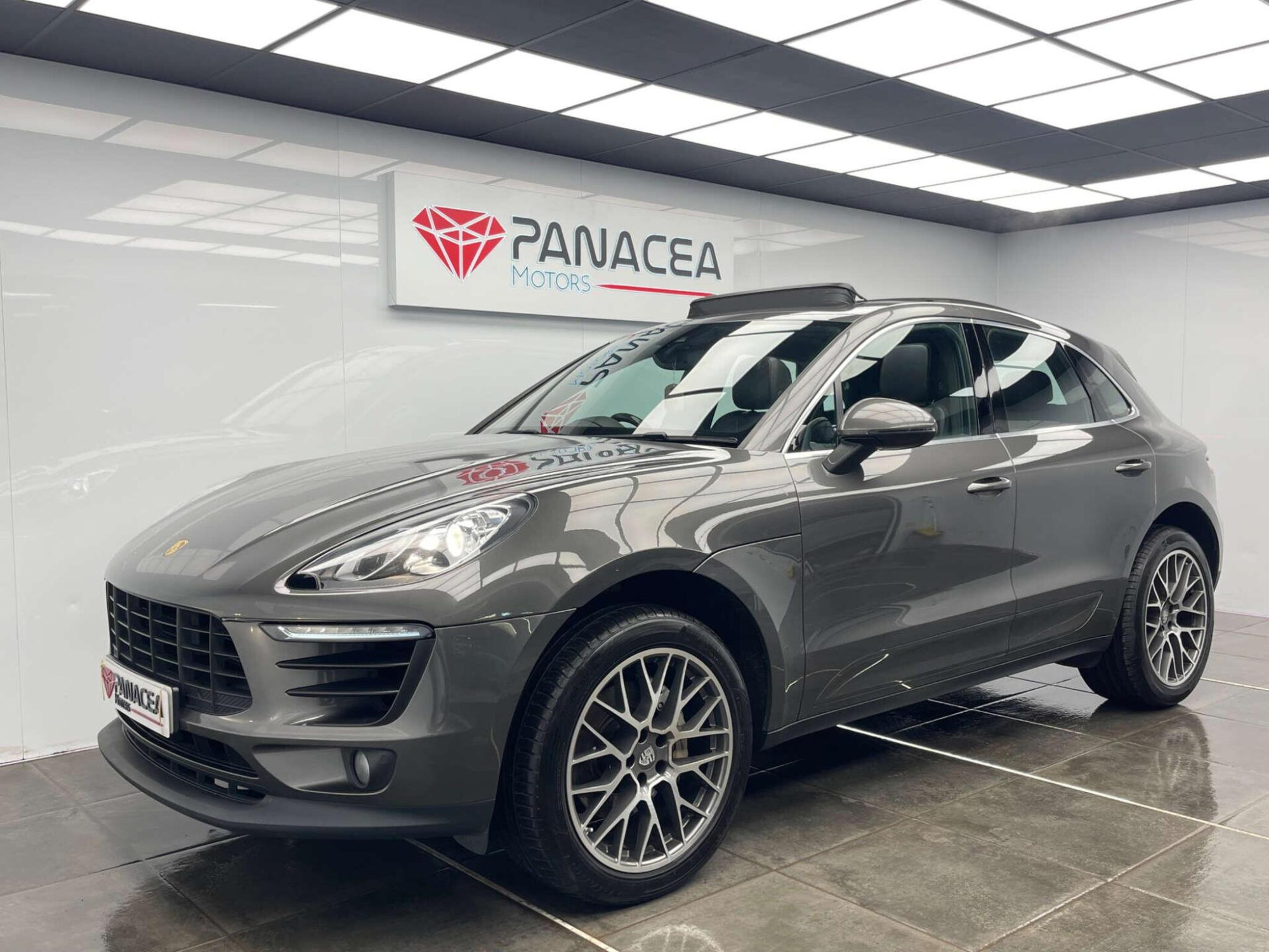 2018 Porsche MACAN image 33