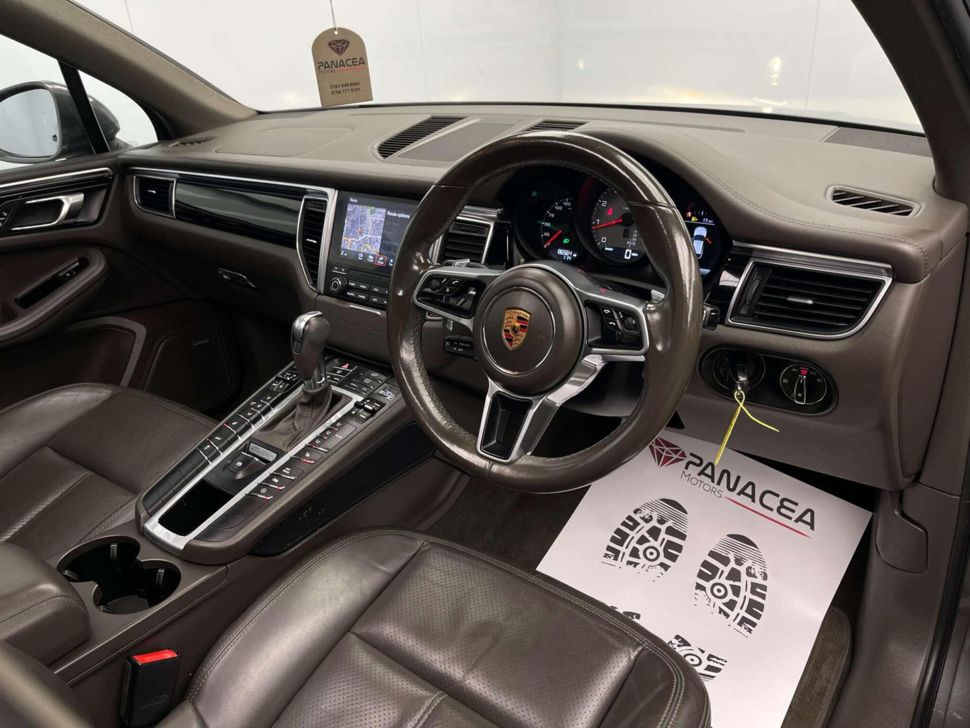 2018 Porsche MACAN image 14