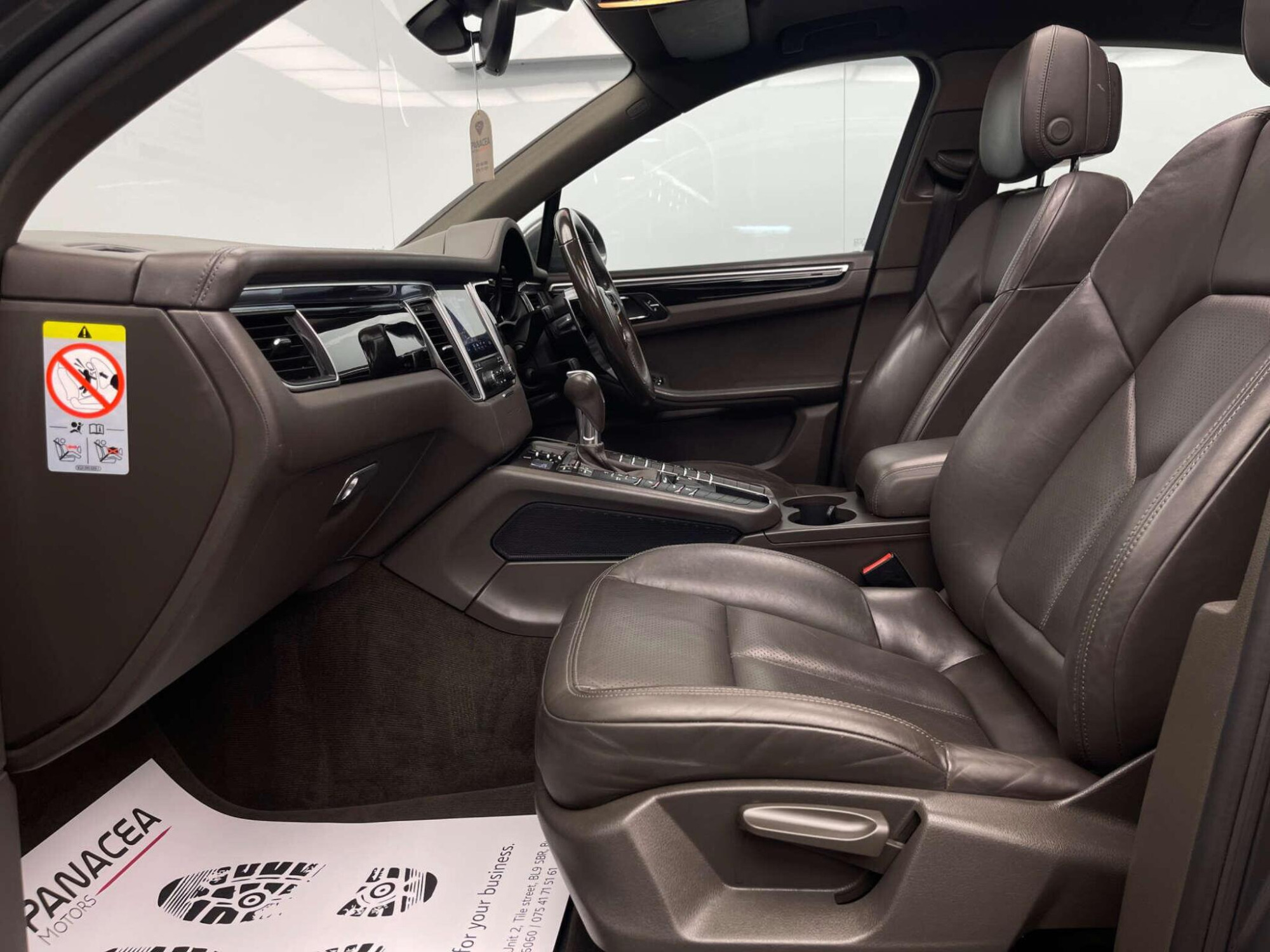 2018 Porsche MACAN image 41