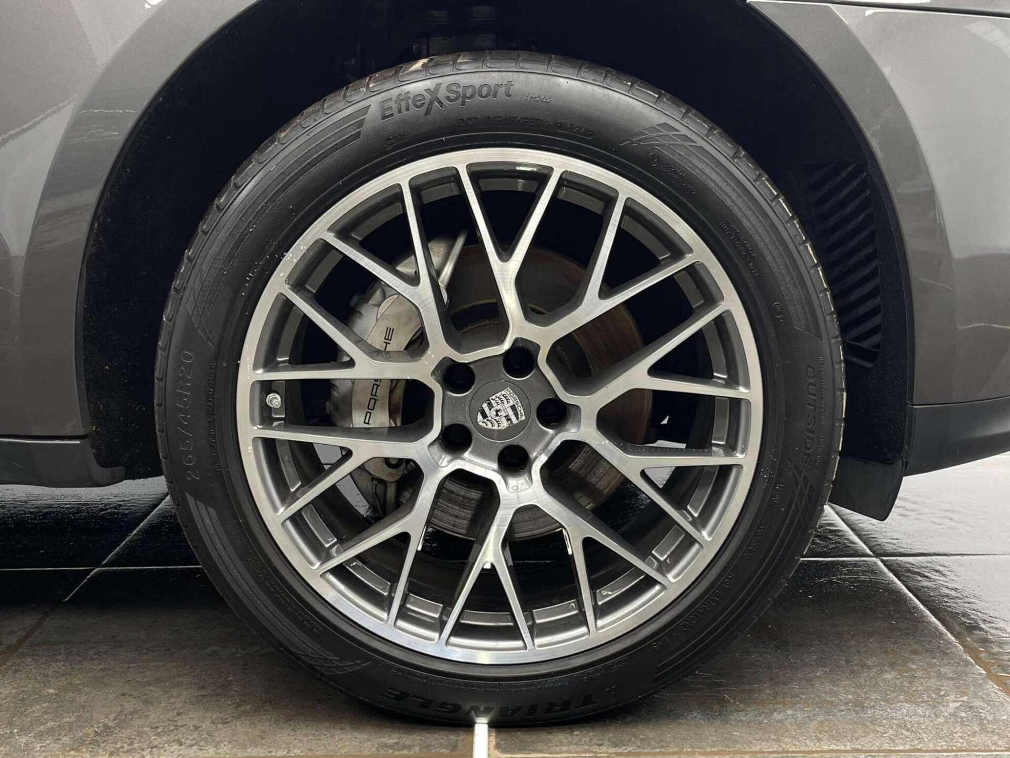 2018 Porsche MACAN image 3