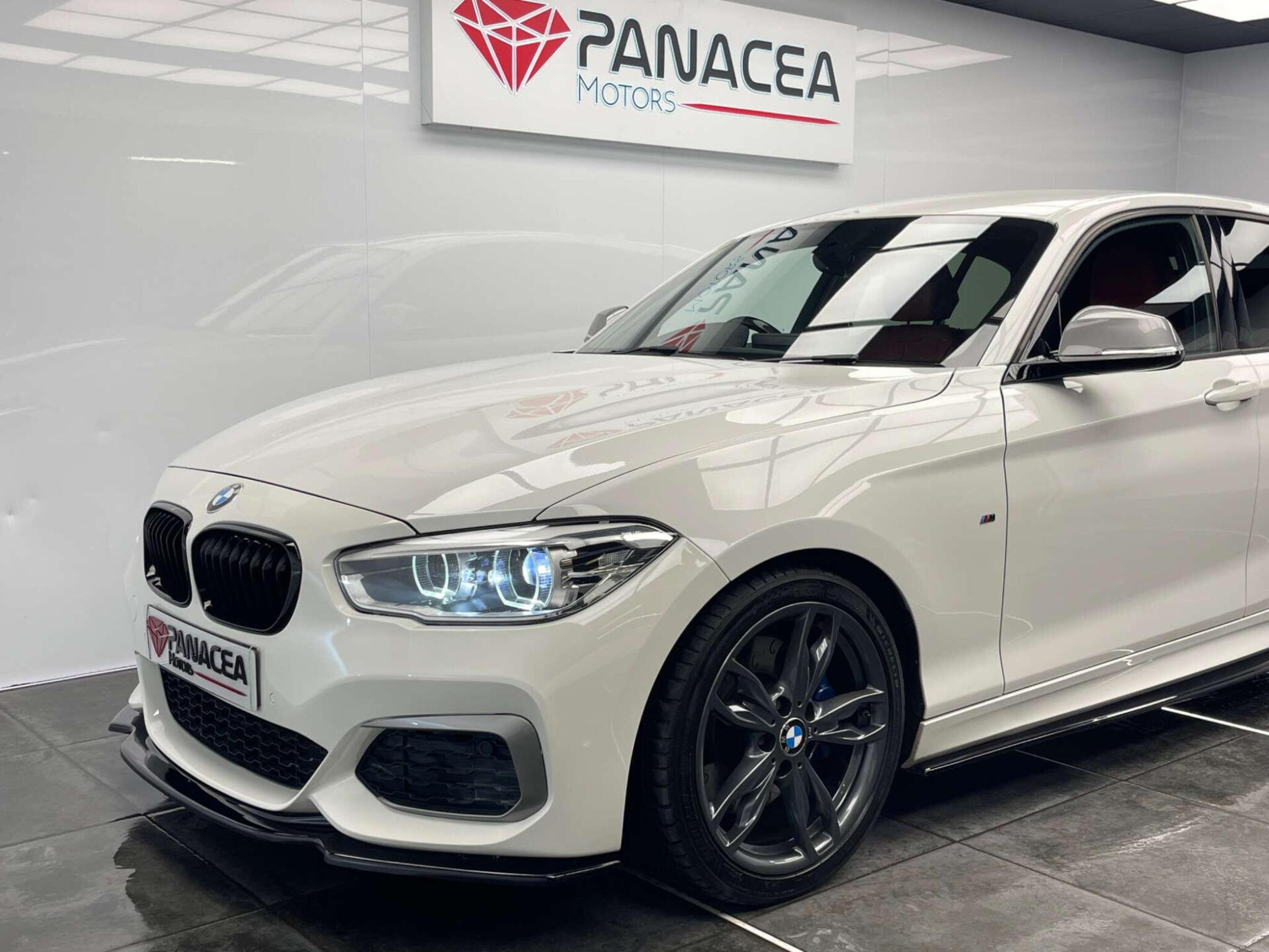 2015 BMW 1 SERIES image 36