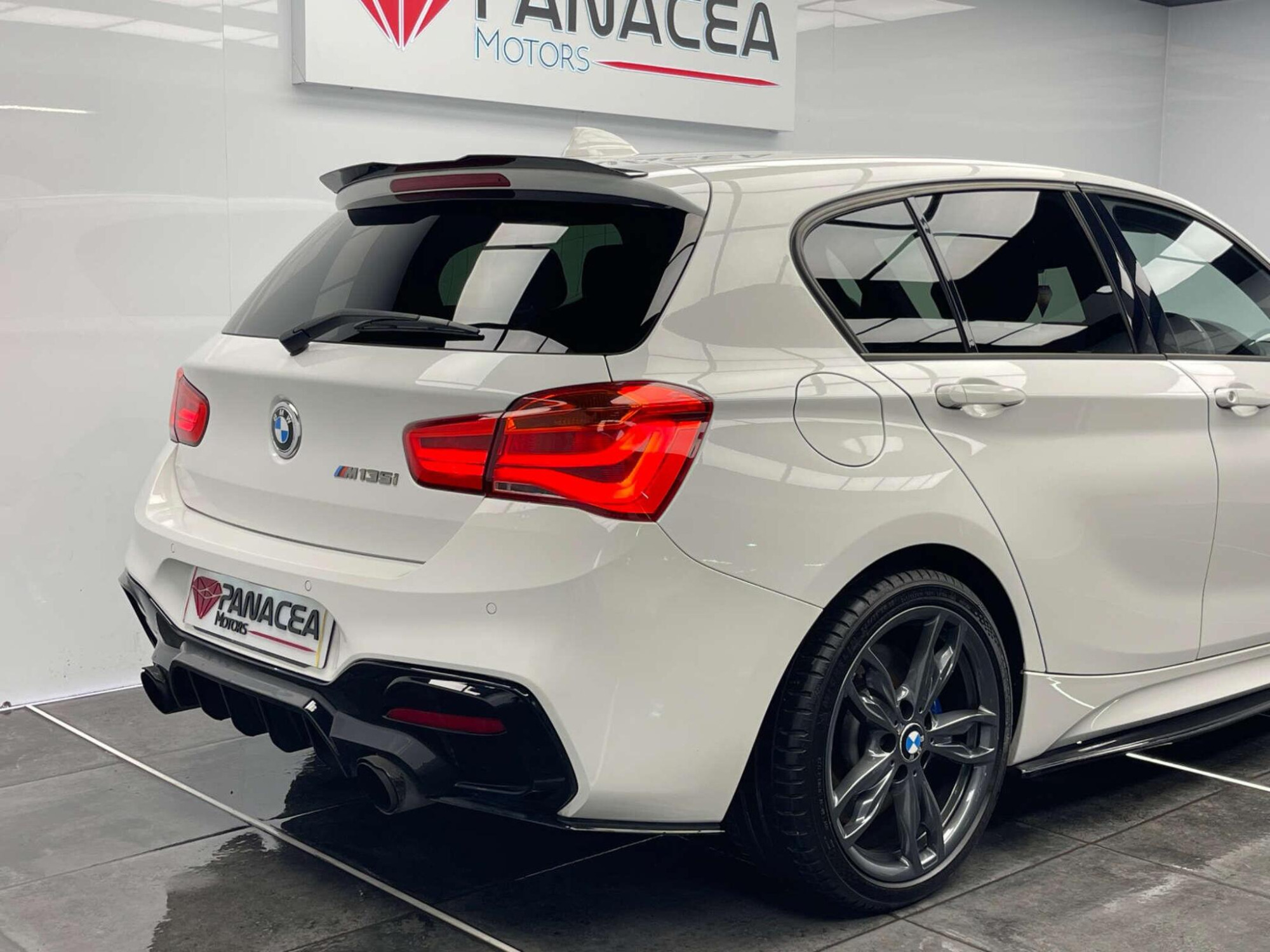 2015 BMW 1 SERIES image 7