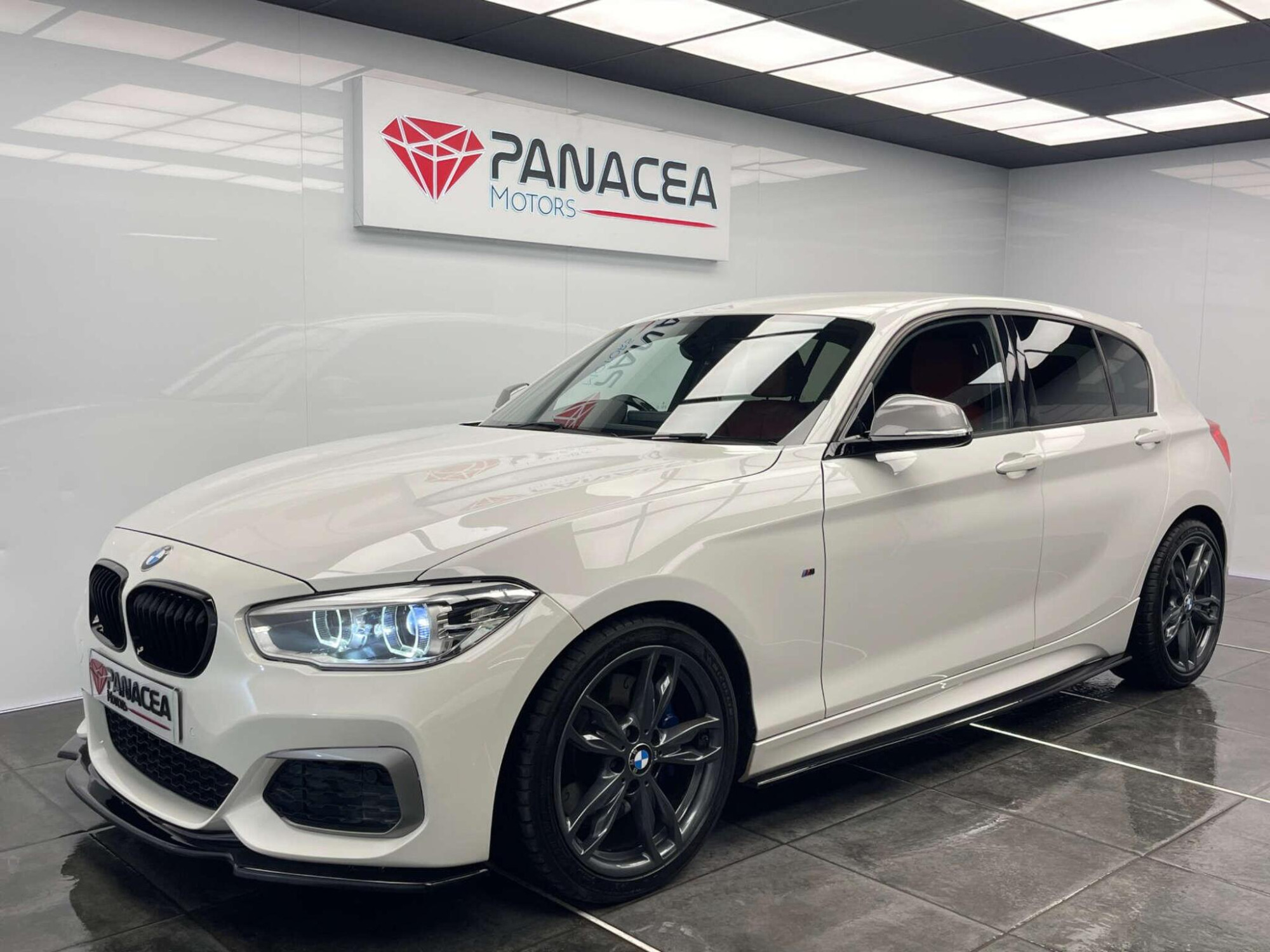 2015 BMW 1 SERIES image 35