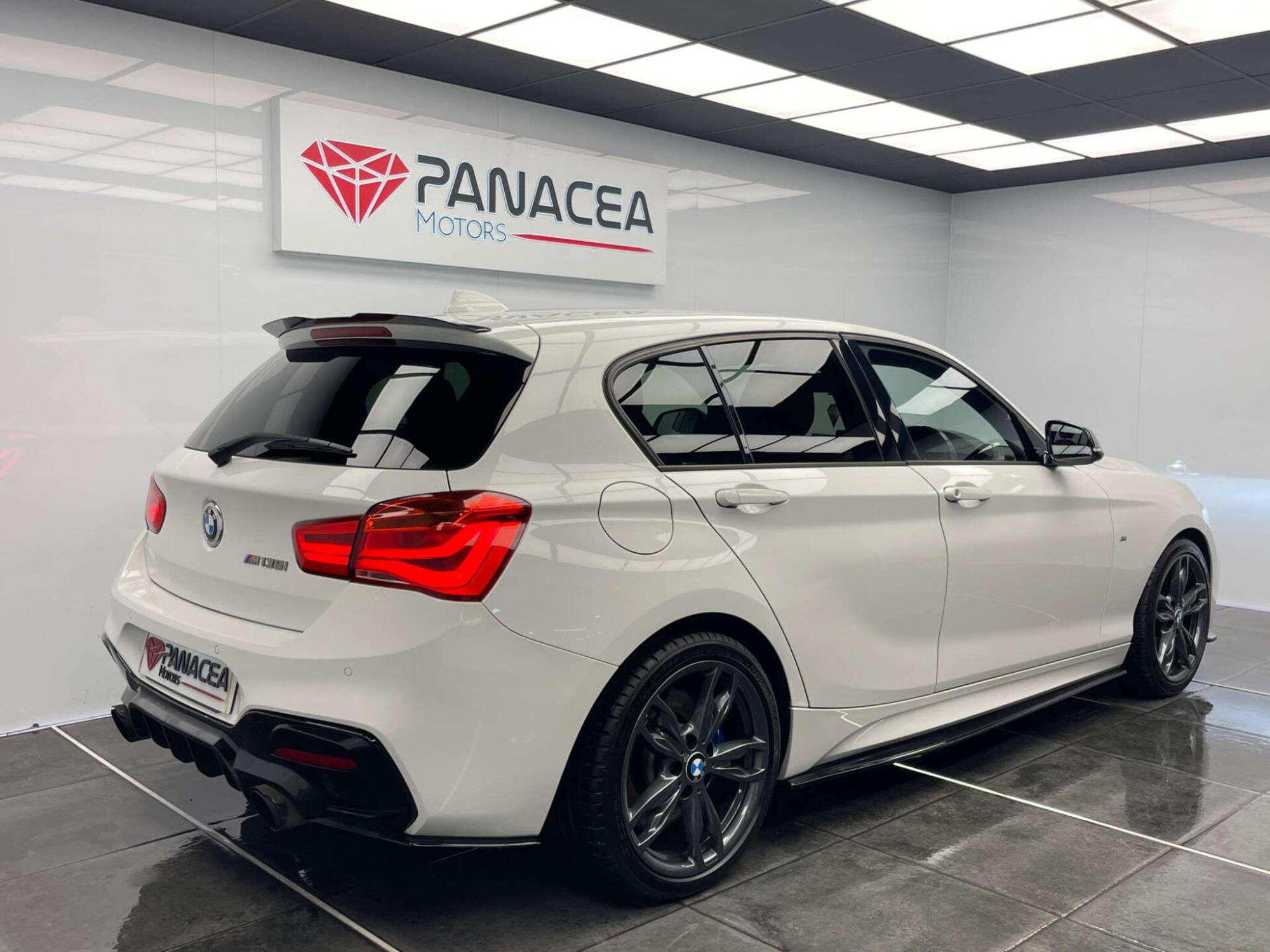 2015 BMW 1 SERIES image 8