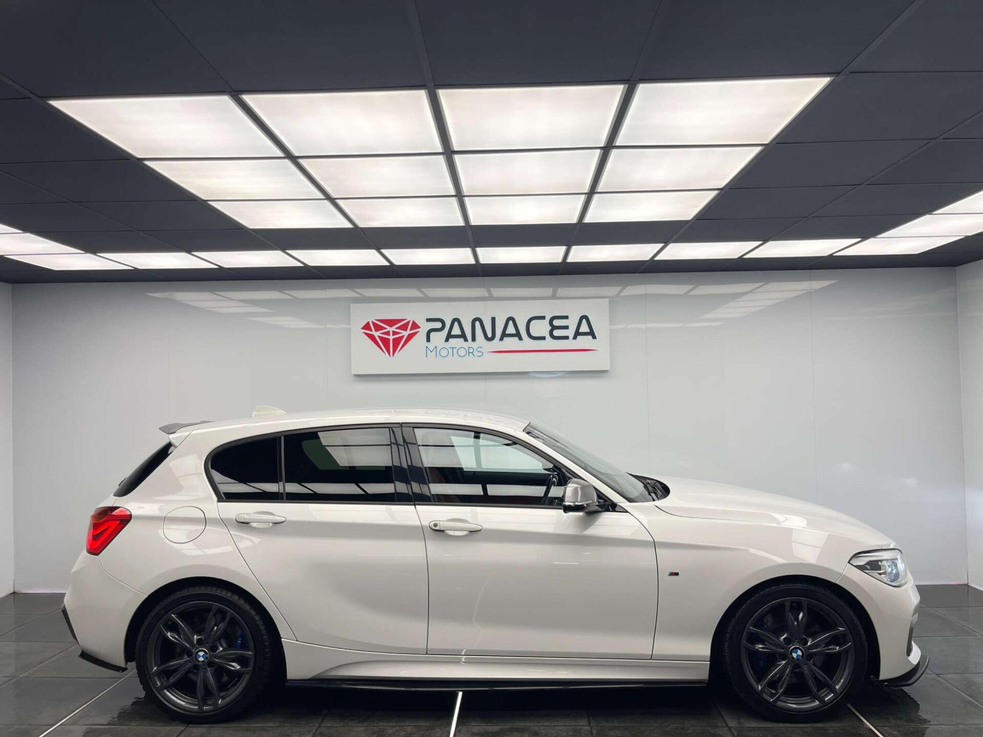 2015 BMW 1 SERIES image 9