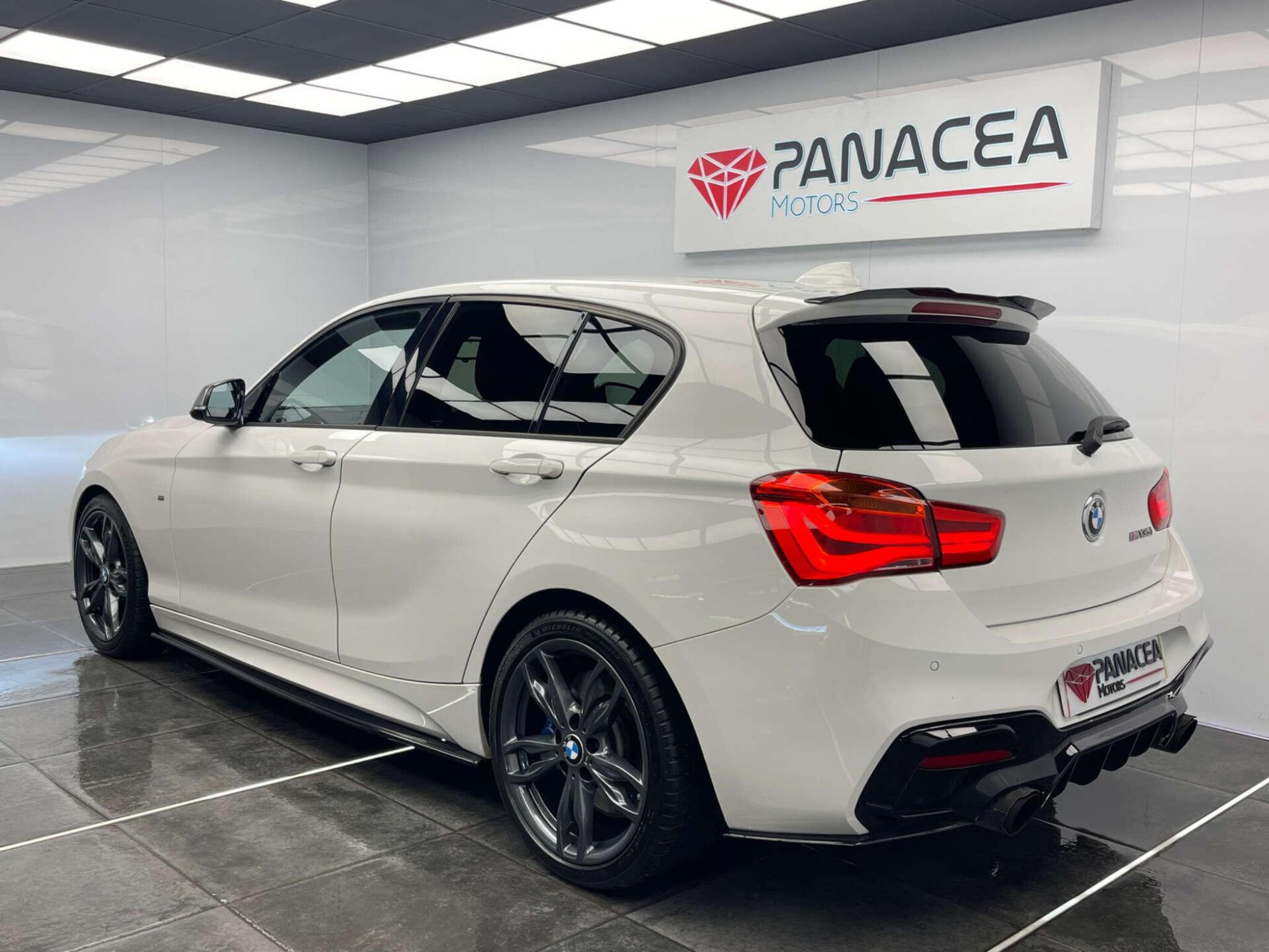 2015 BMW 1 SERIES image 34
