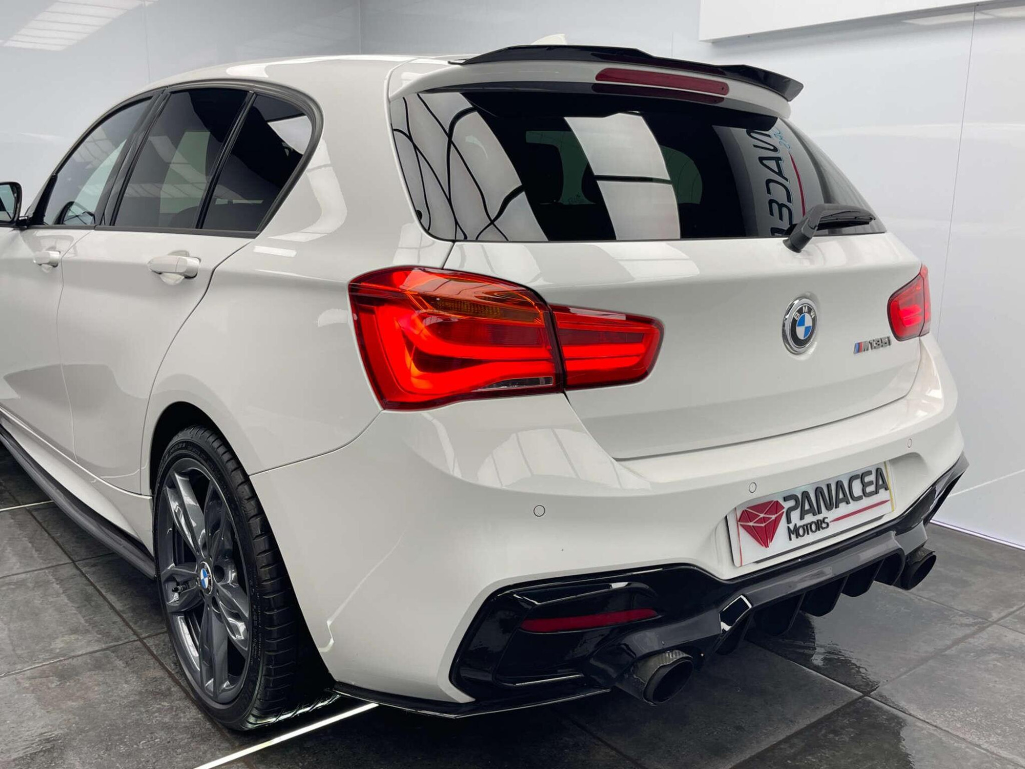 2015 BMW 1 SERIES image 29