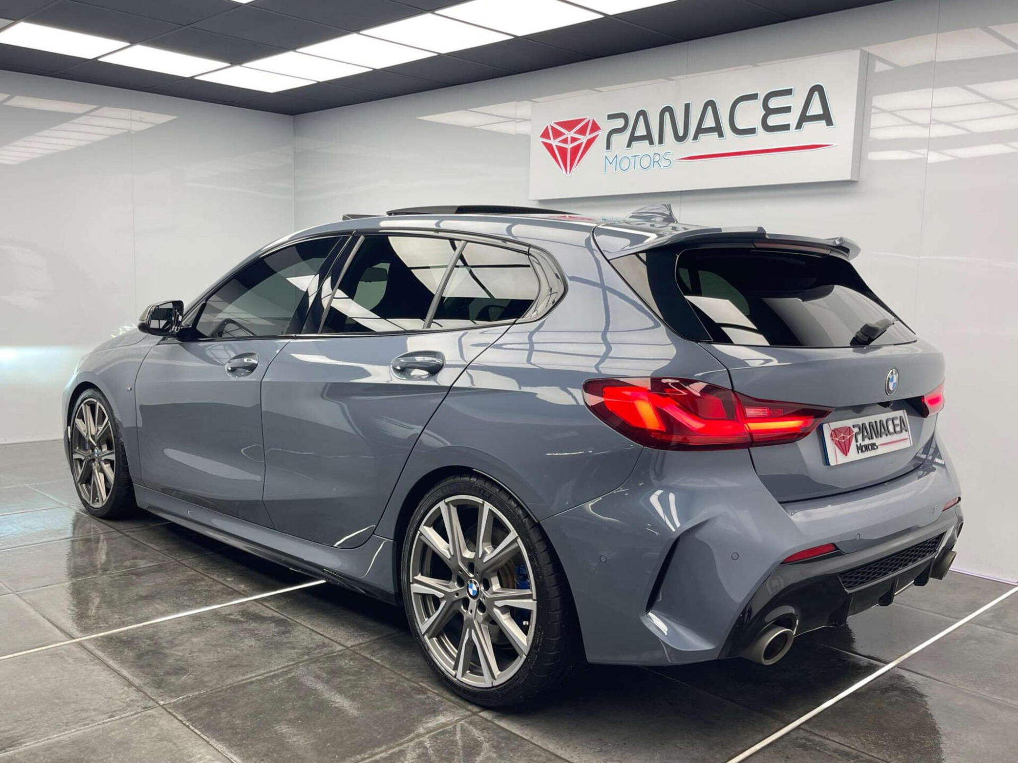 2020 BMW 1 SERIES image 32