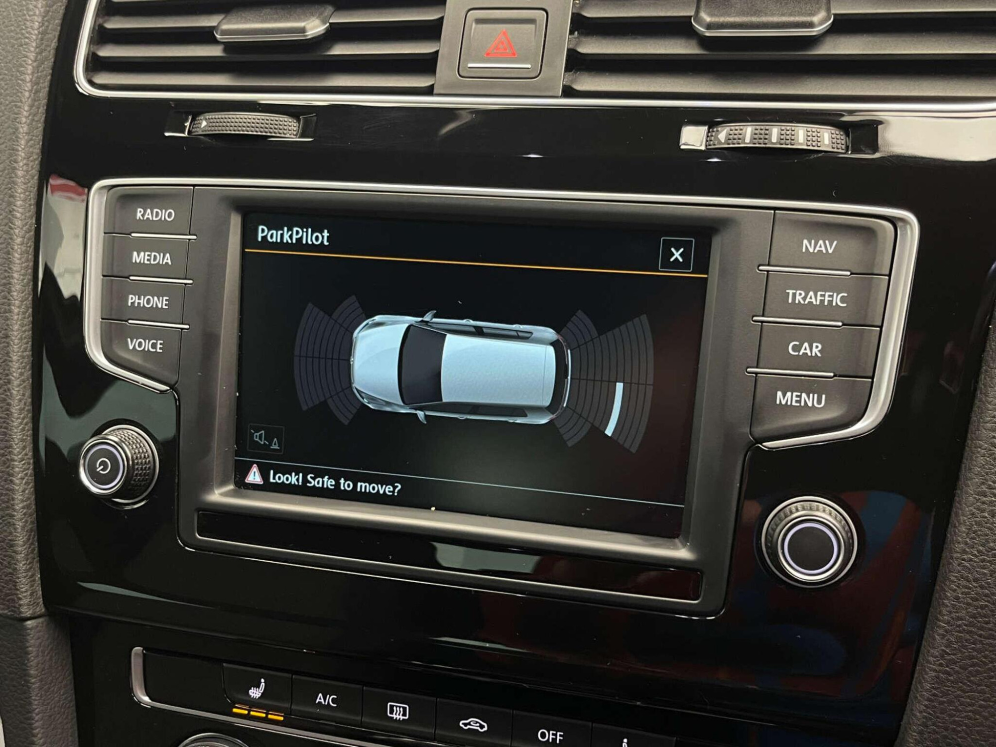 2016 Volkswagen GOLF image 16