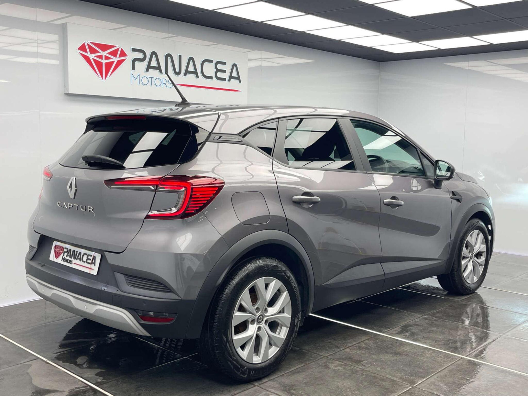 2021 Renault CAPTUR image 3
