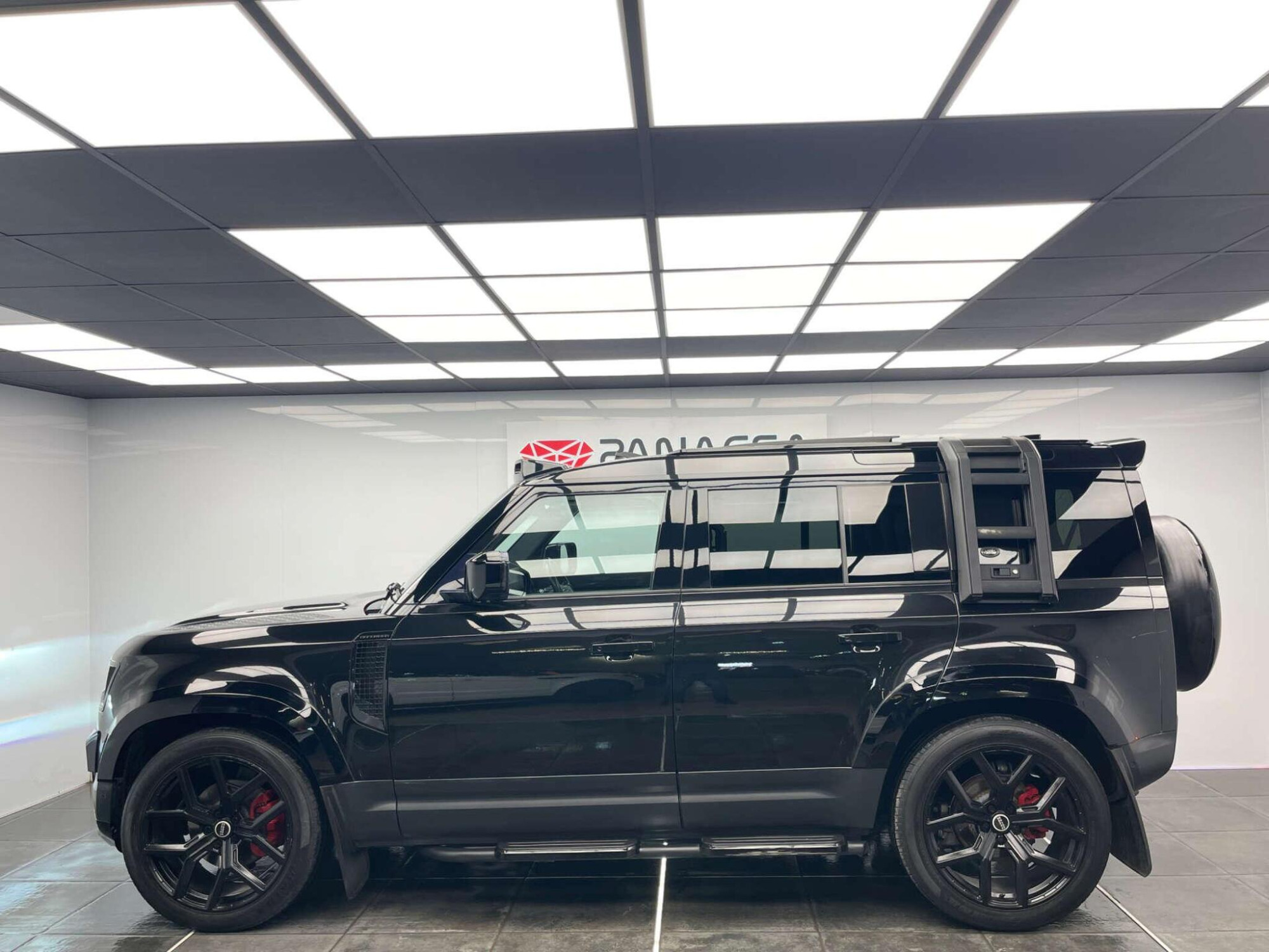 2020 Land Rover DEFENDER image 5