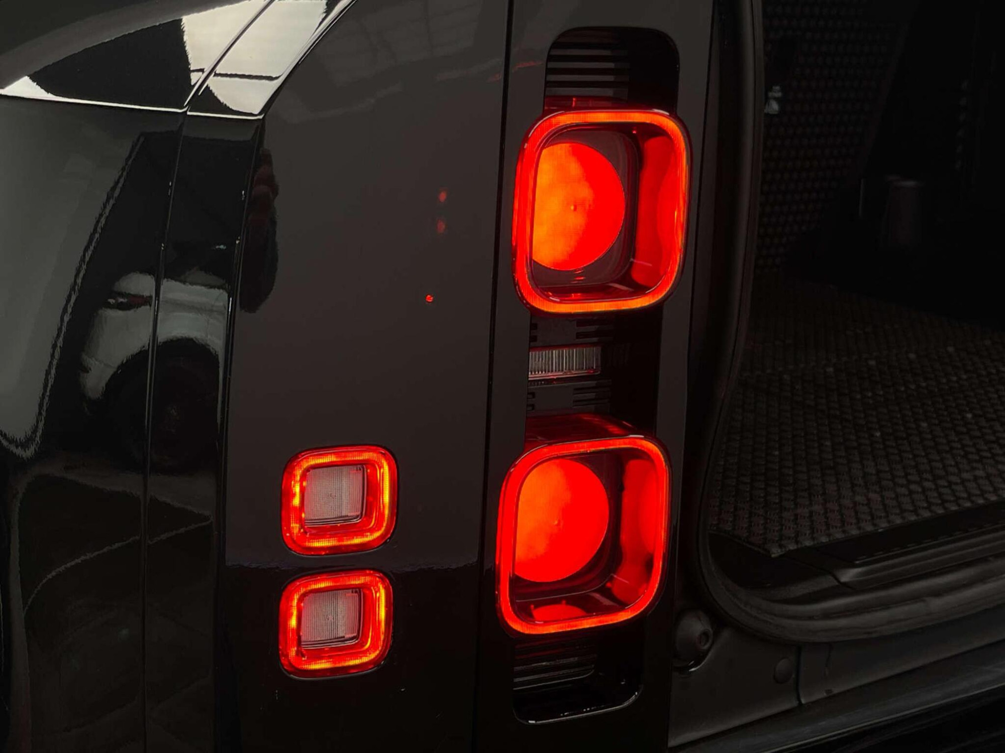2020 Land Rover DEFENDER image 22