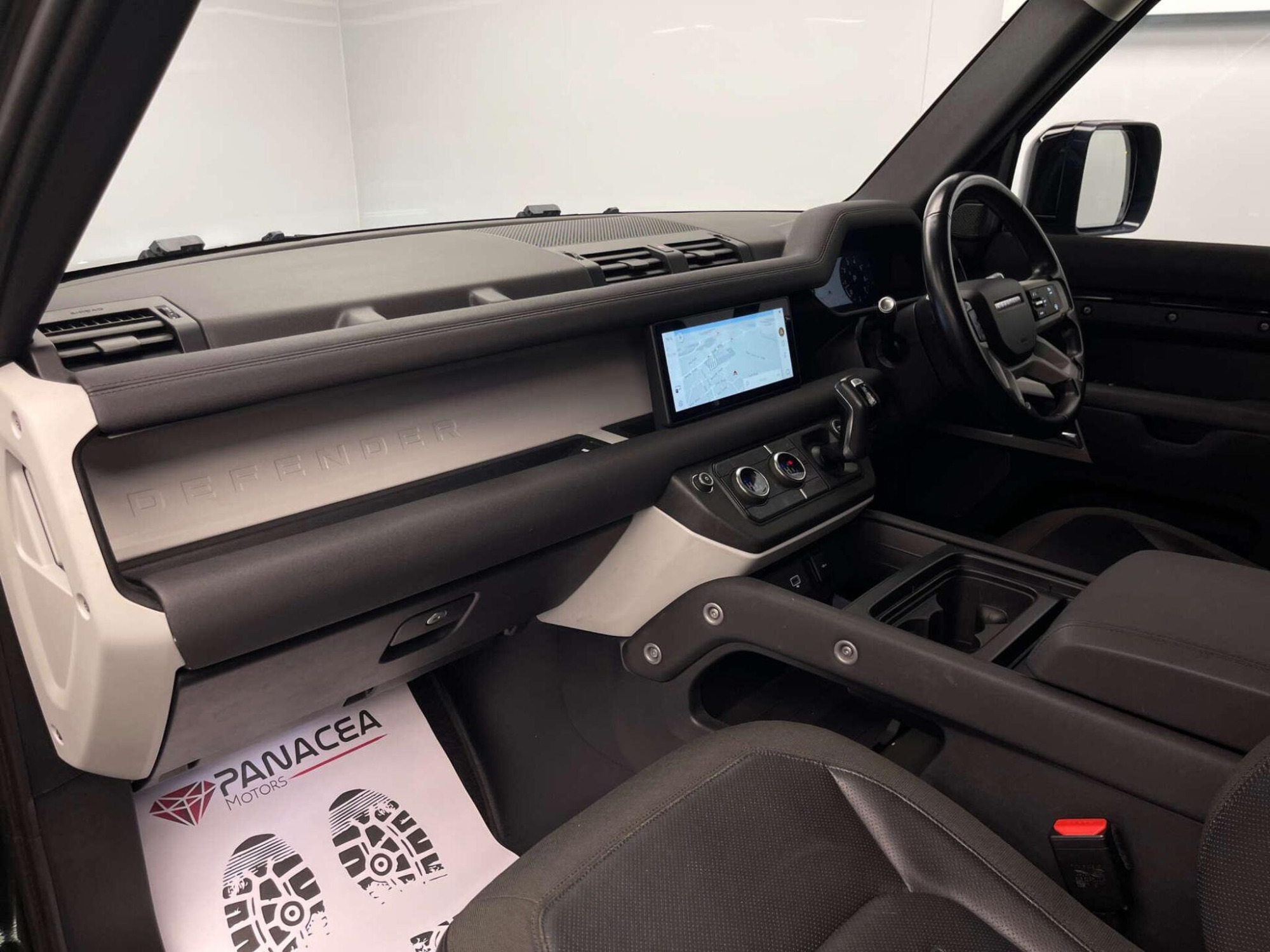 2020 Land Rover DEFENDER image 11