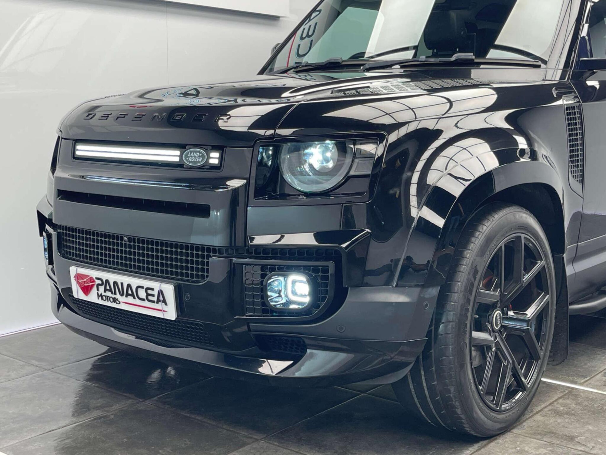 2020 Land Rover DEFENDER image 8