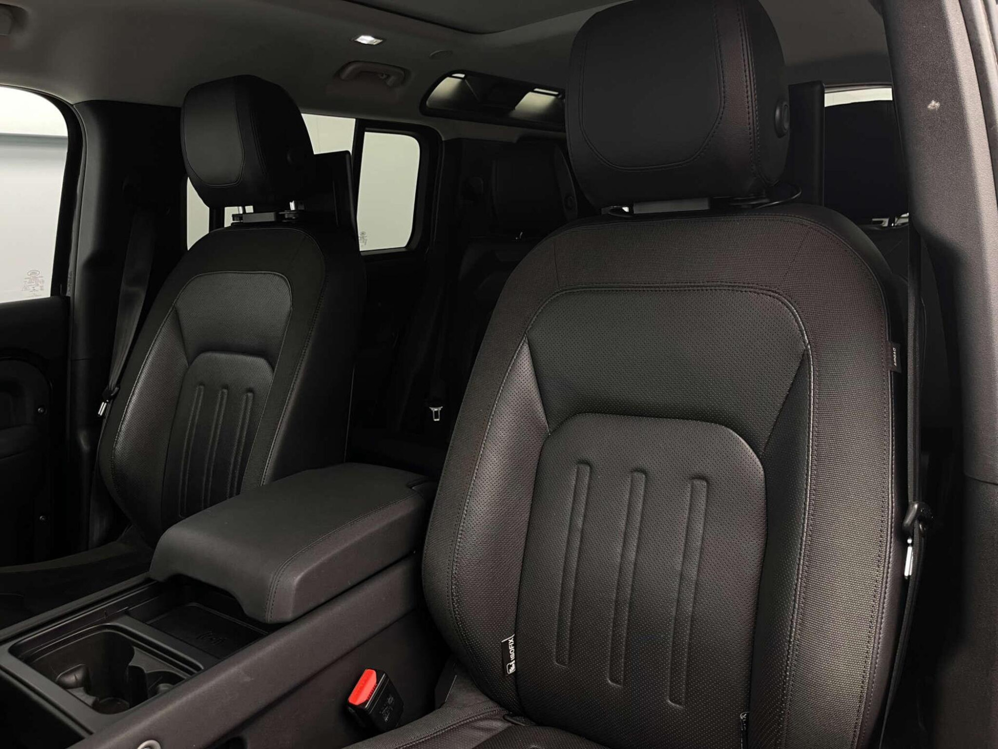 2020 Land Rover DEFENDER image 12