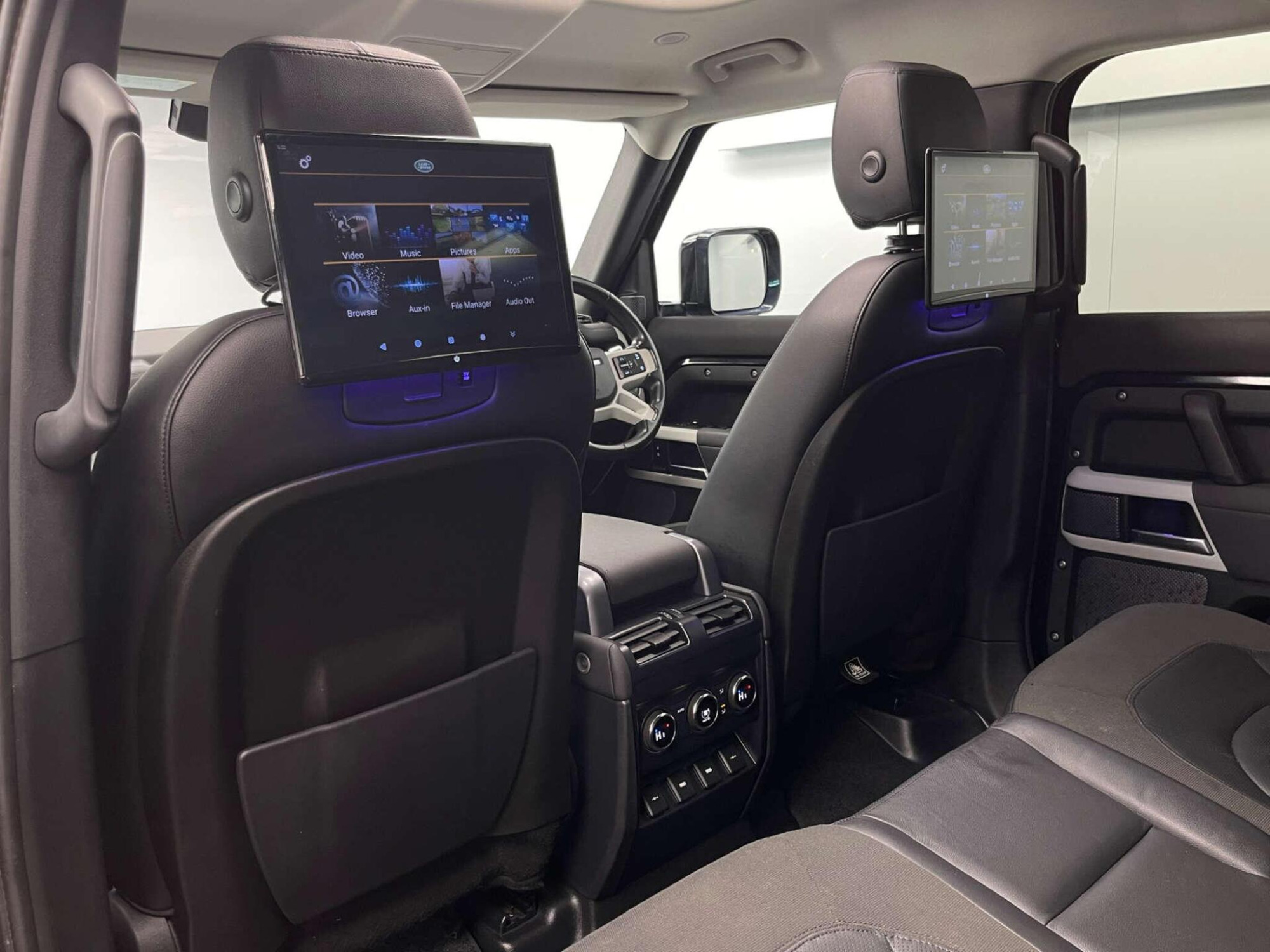 2020 Land Rover DEFENDER image 6