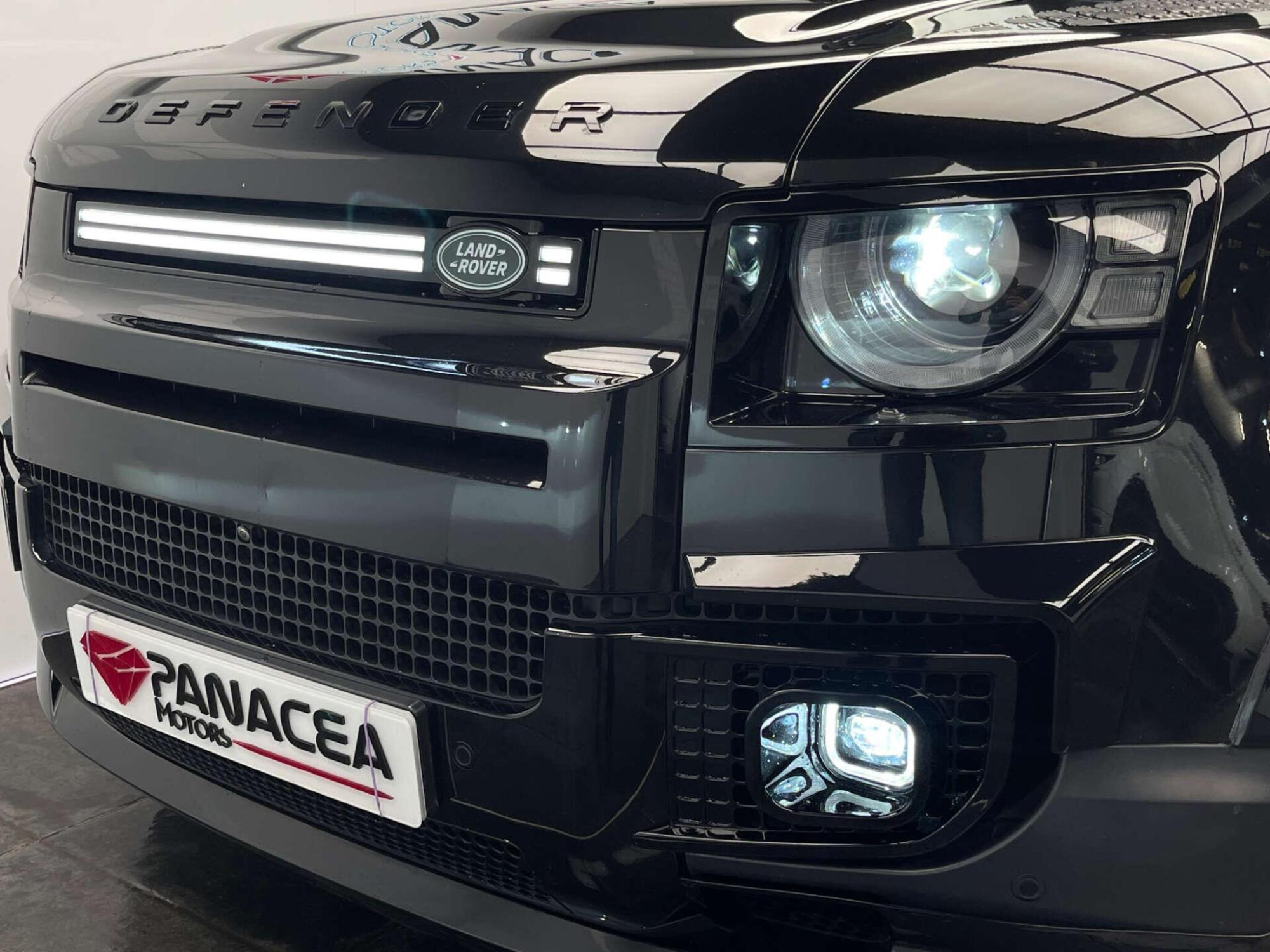2020 Land Rover DEFENDER image 10
