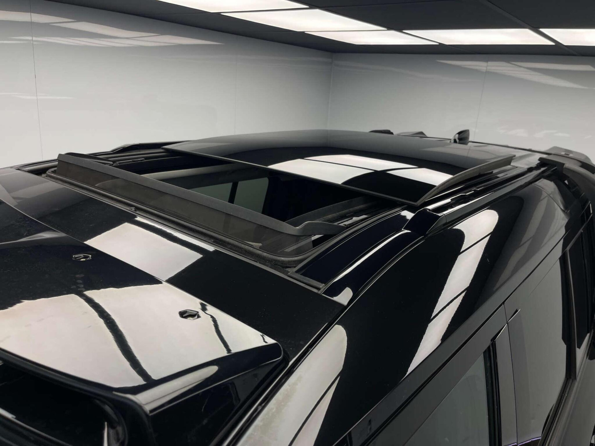 2020 Land Rover DEFENDER image 3