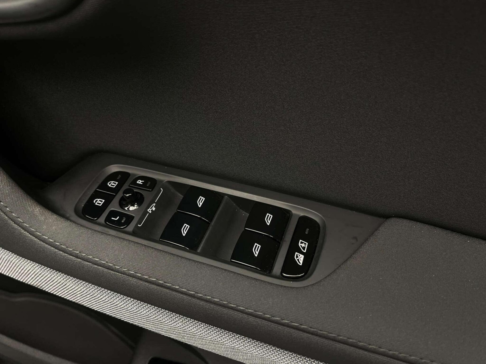 2023 Polestar 2 image 15