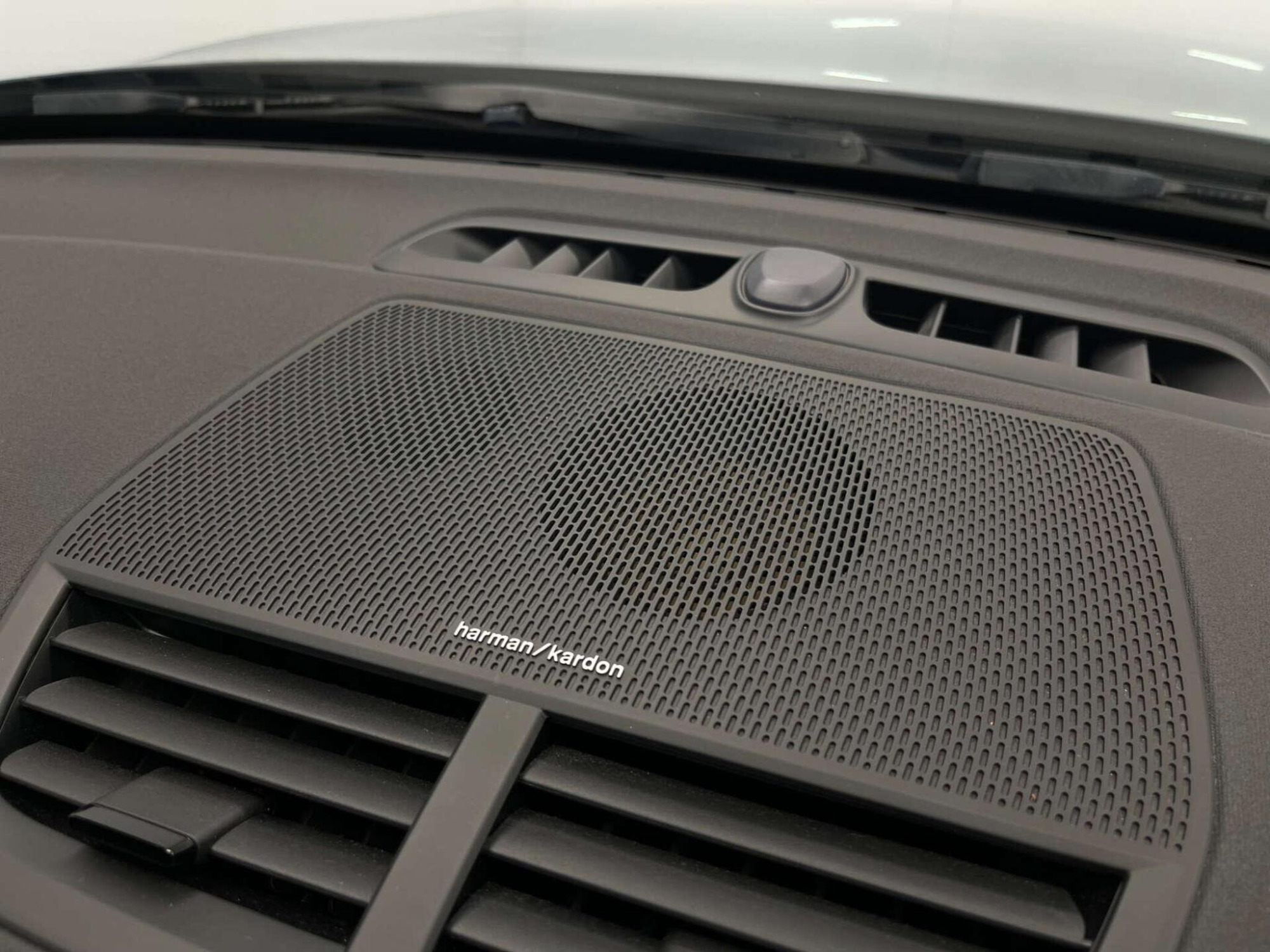 2022 Polestar 2 image 10