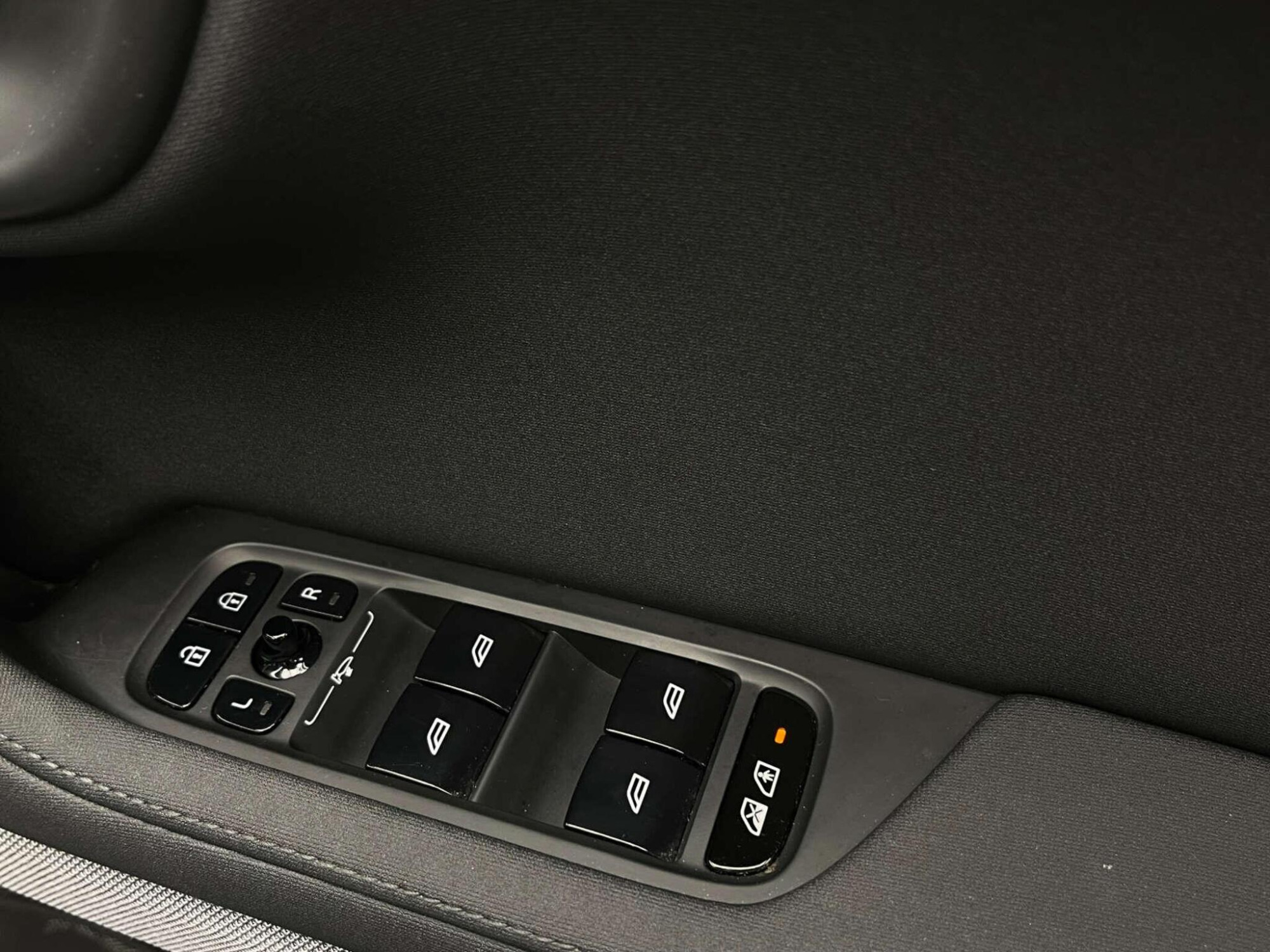 2022 Polestar 2 image 27