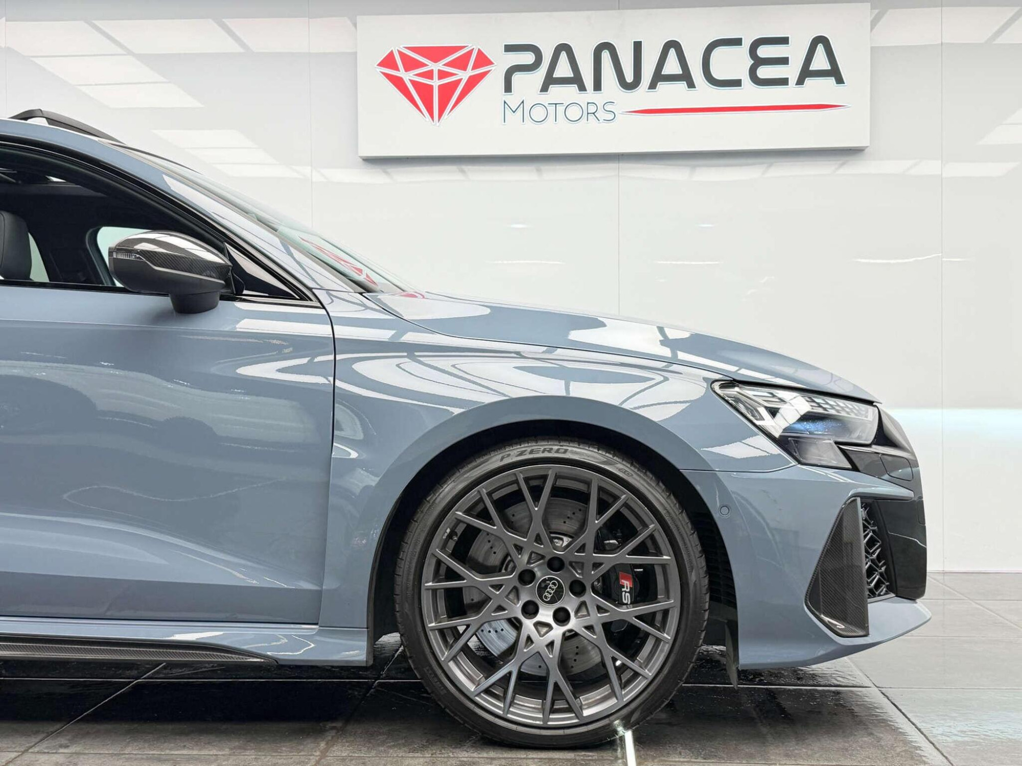 2025 Audi RS 3 image 9