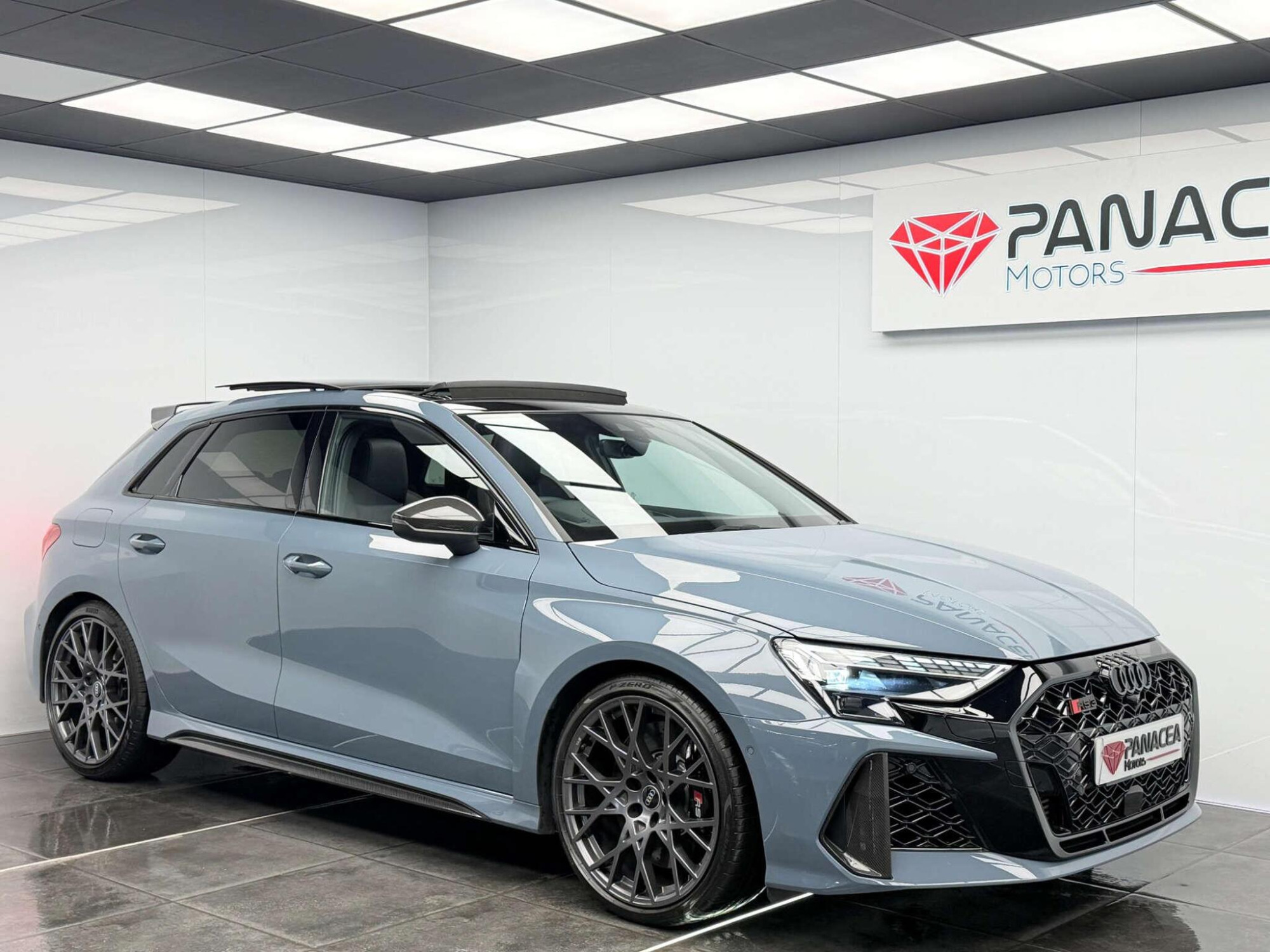 2025 Audi RS 3 image 6