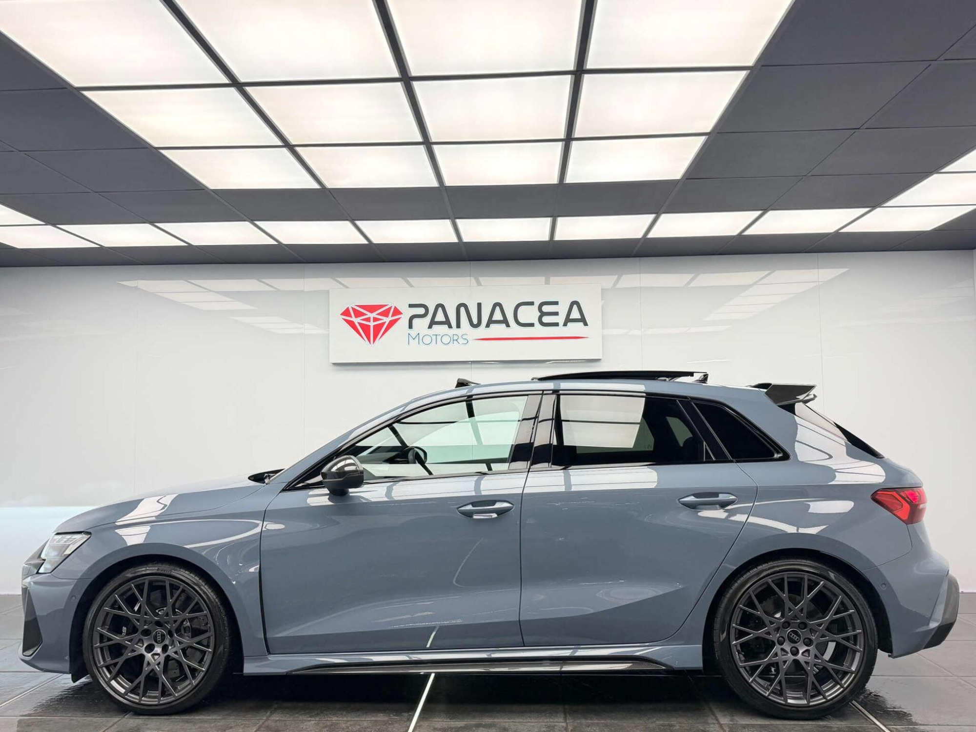 2025 Audi RS 3 image 14