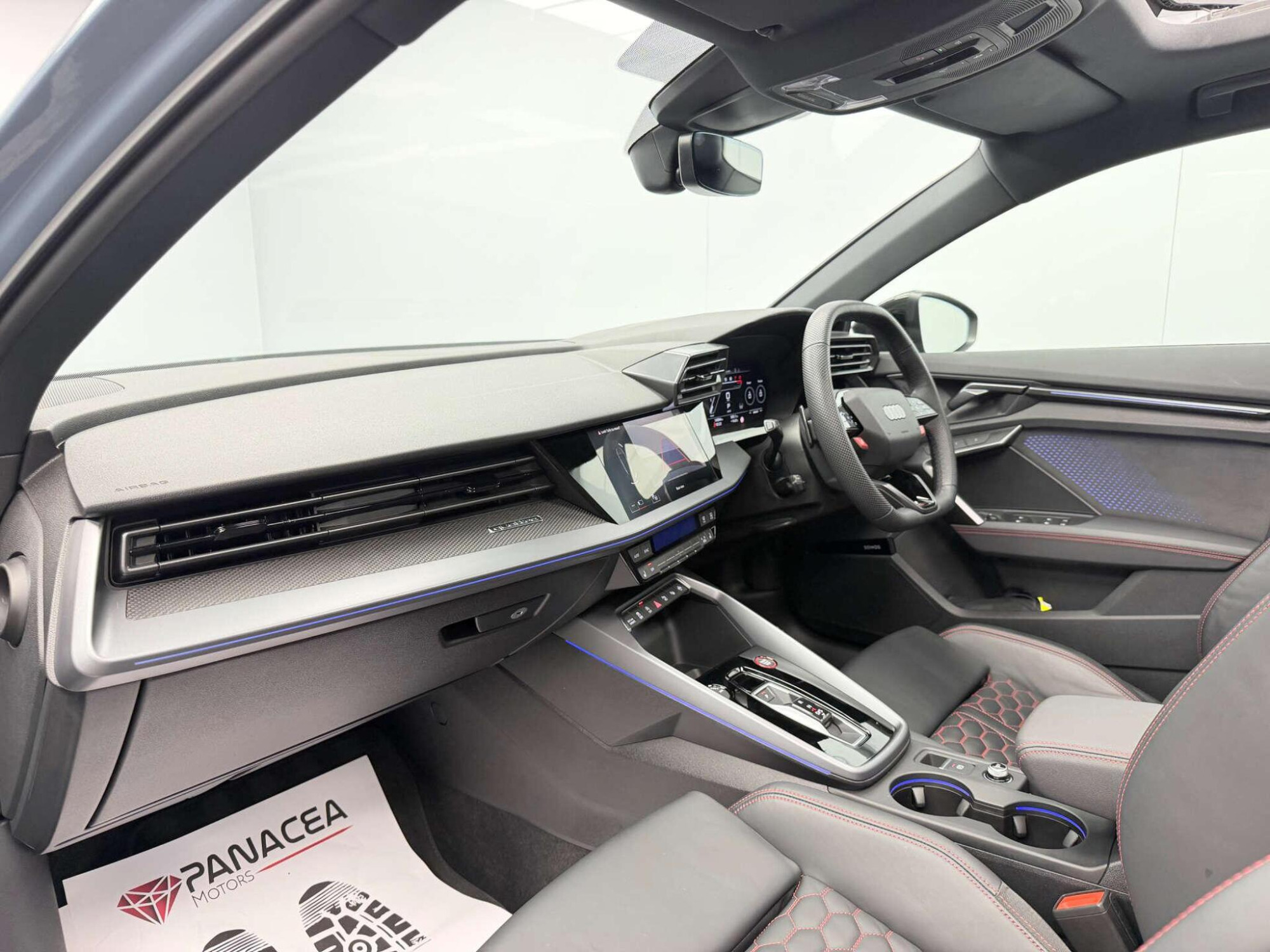 2025 Audi RS 3 image 18