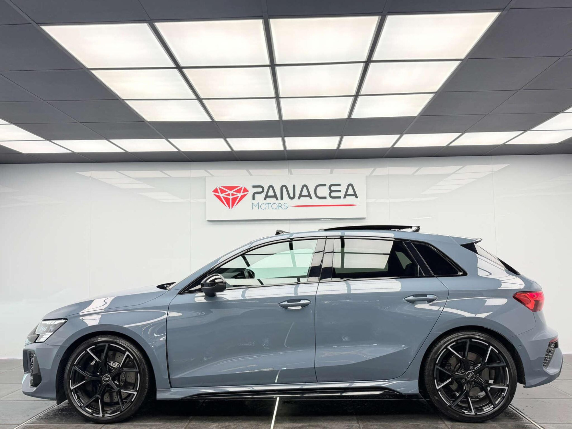 2022 Audi RS 3 image 31