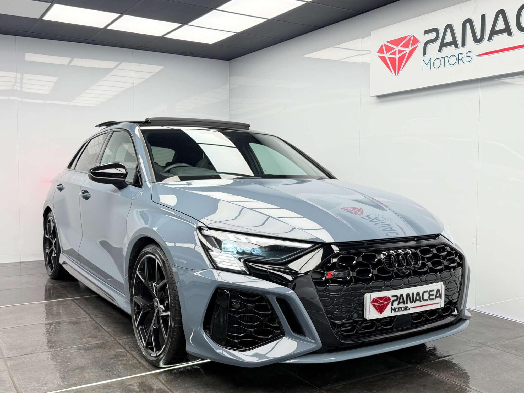 2022 Audi RS 3 image 2
