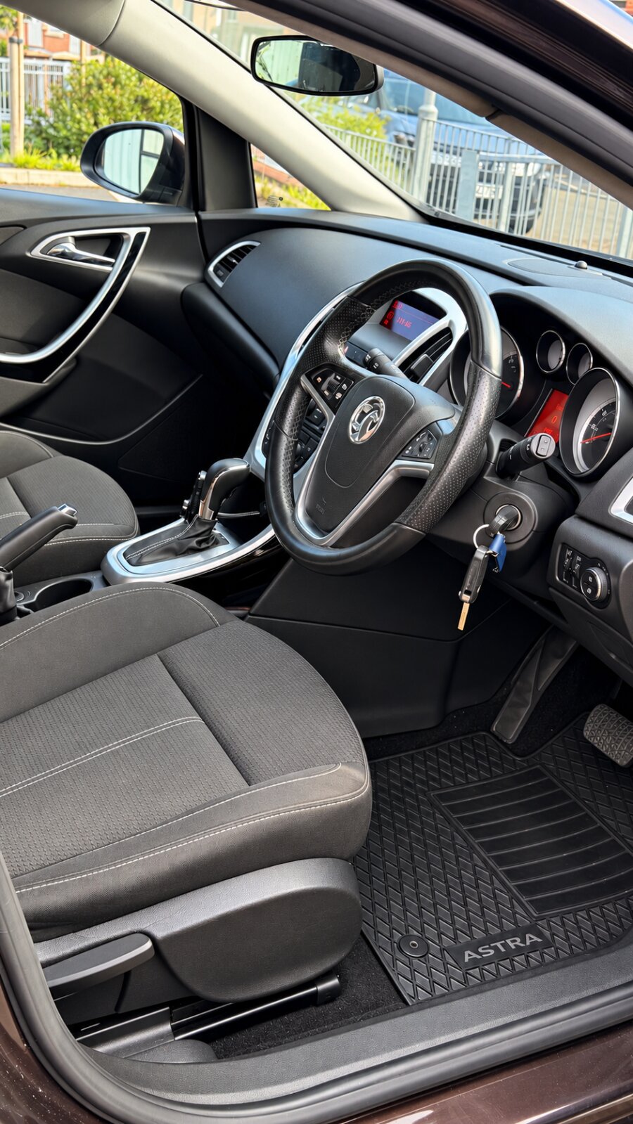 2012 Vauxhall Astra SRi CDTi Auto photo 3