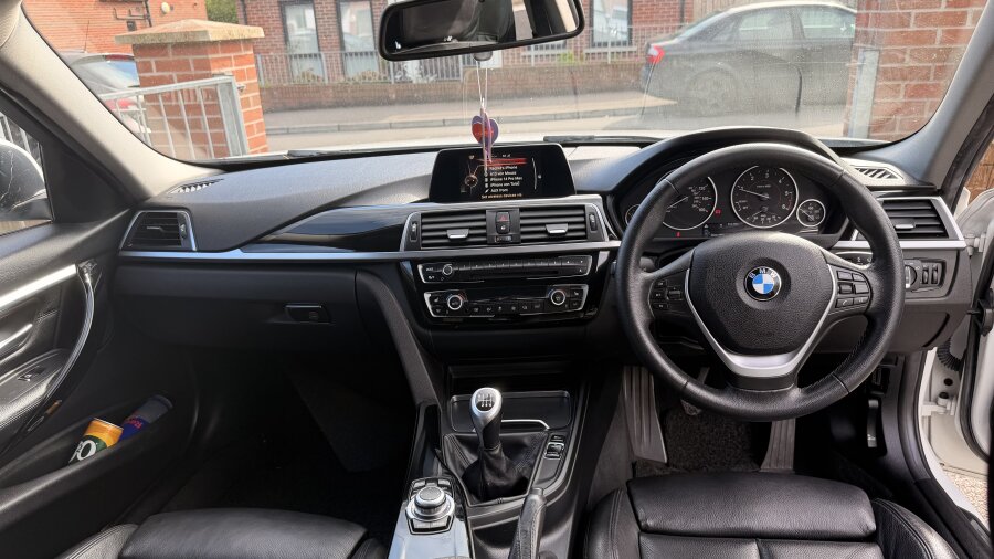 2017 BMW 3 series photo 3