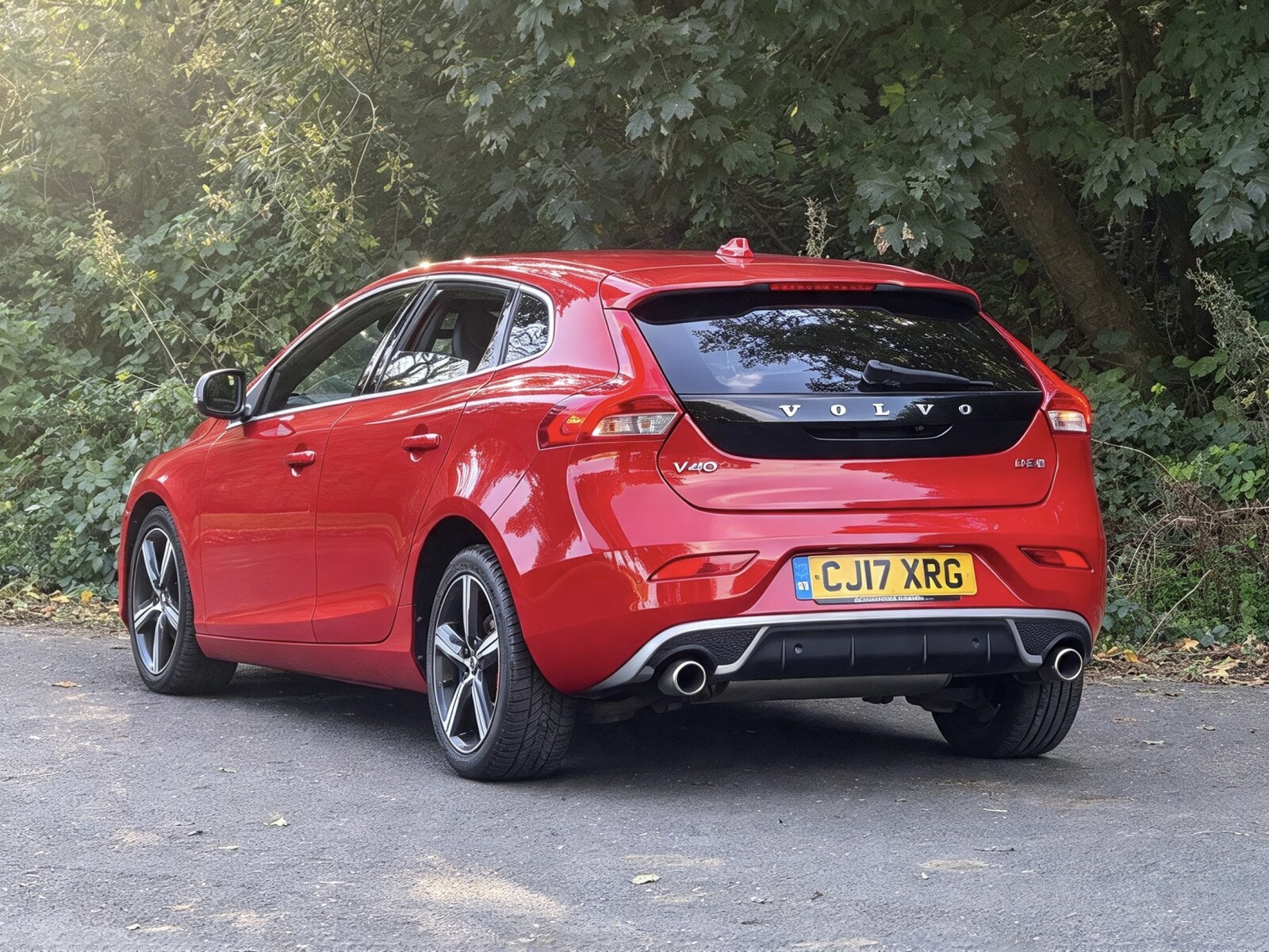 2017 Volvo V40 image 2