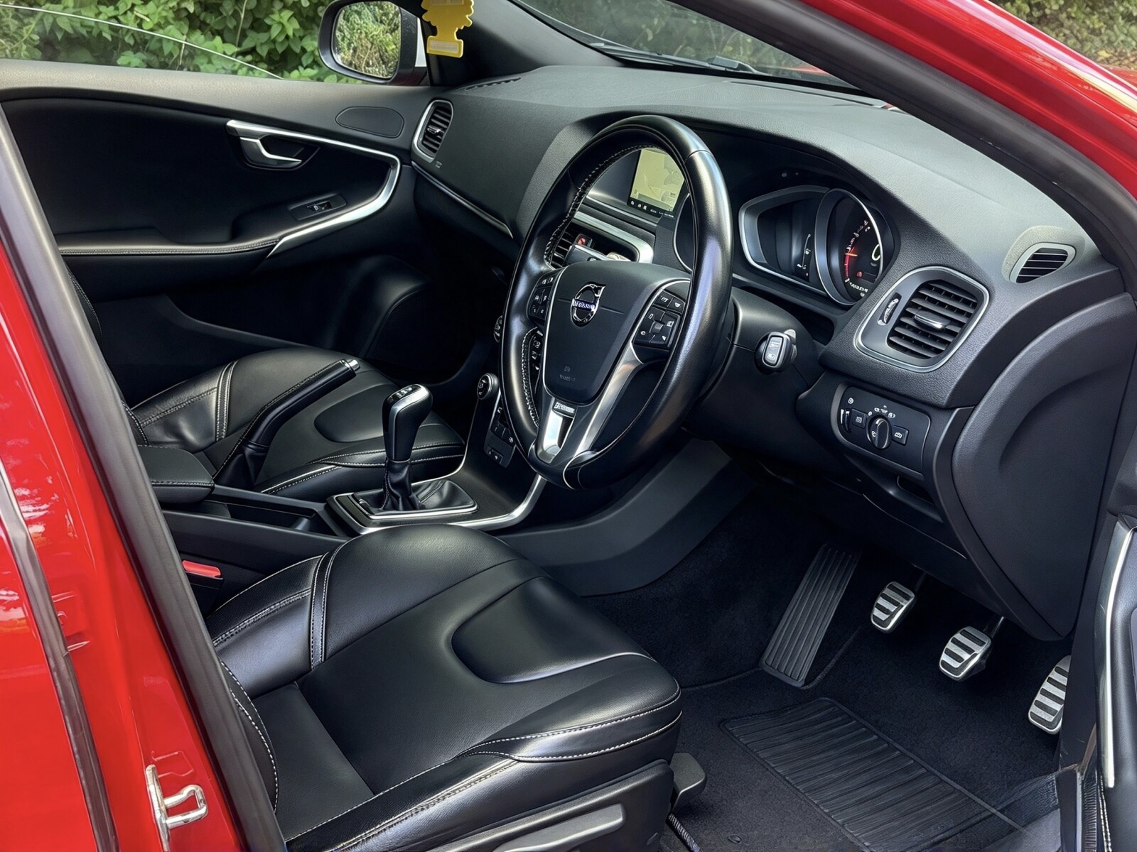 2017 Volvo V40 image 6