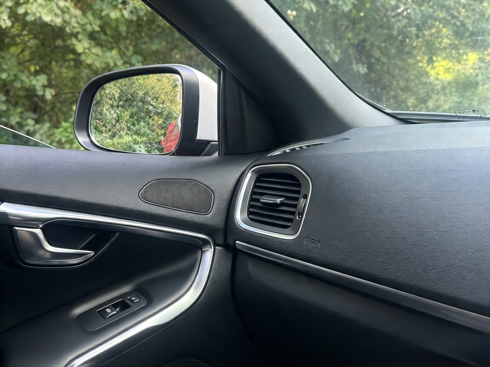 2017 Volvo V40 image 14