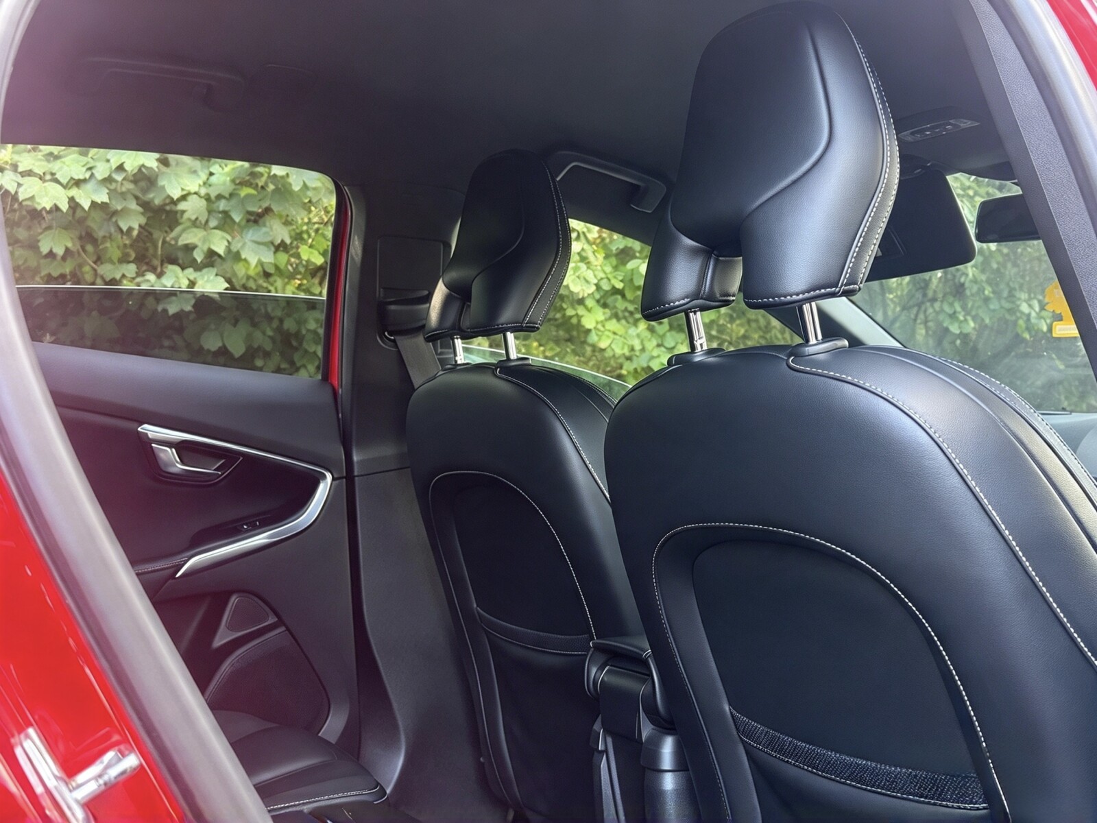 2017 Volvo V40 image 18