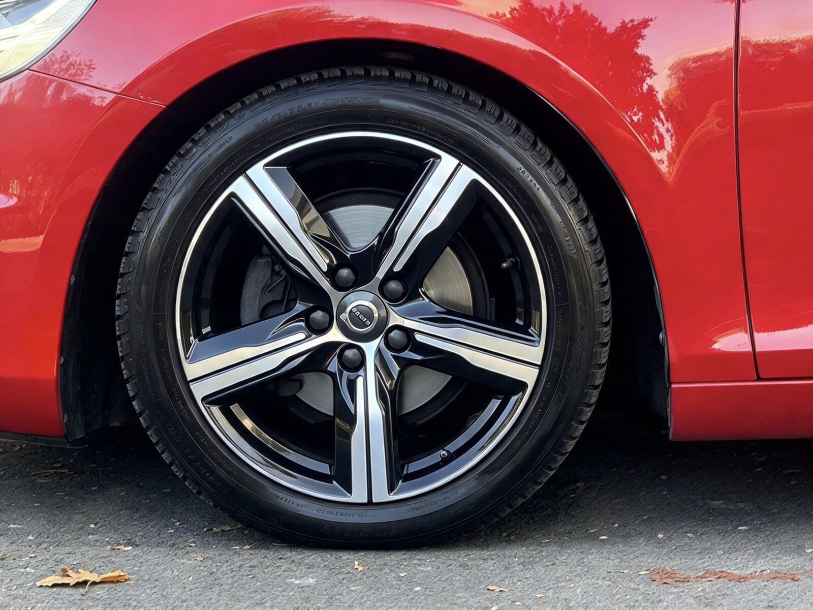 2017 Volvo V40 image 24