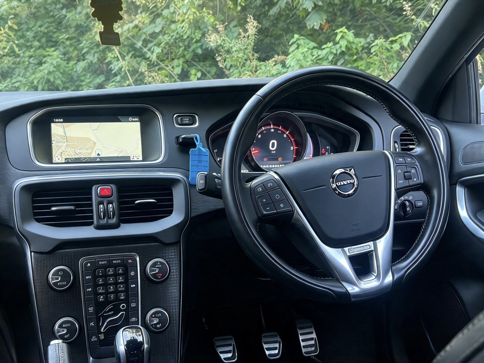 2017 Volvo V40 image 28