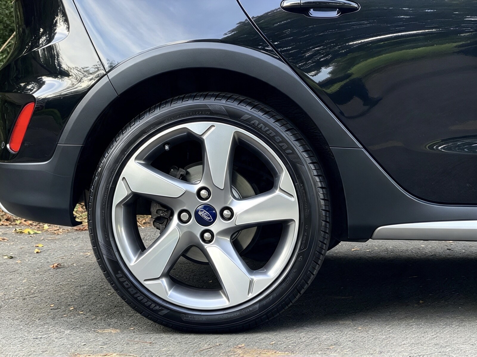 2019 Ford Fiesta active image 3