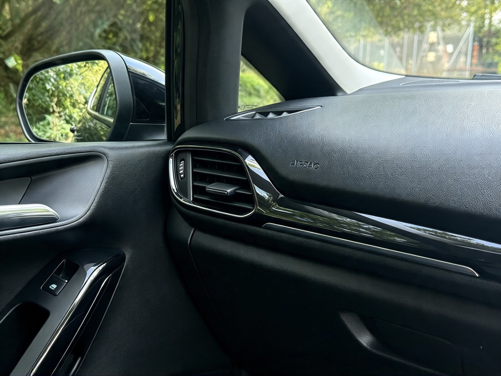 2019 Ford Fiesta active image 12