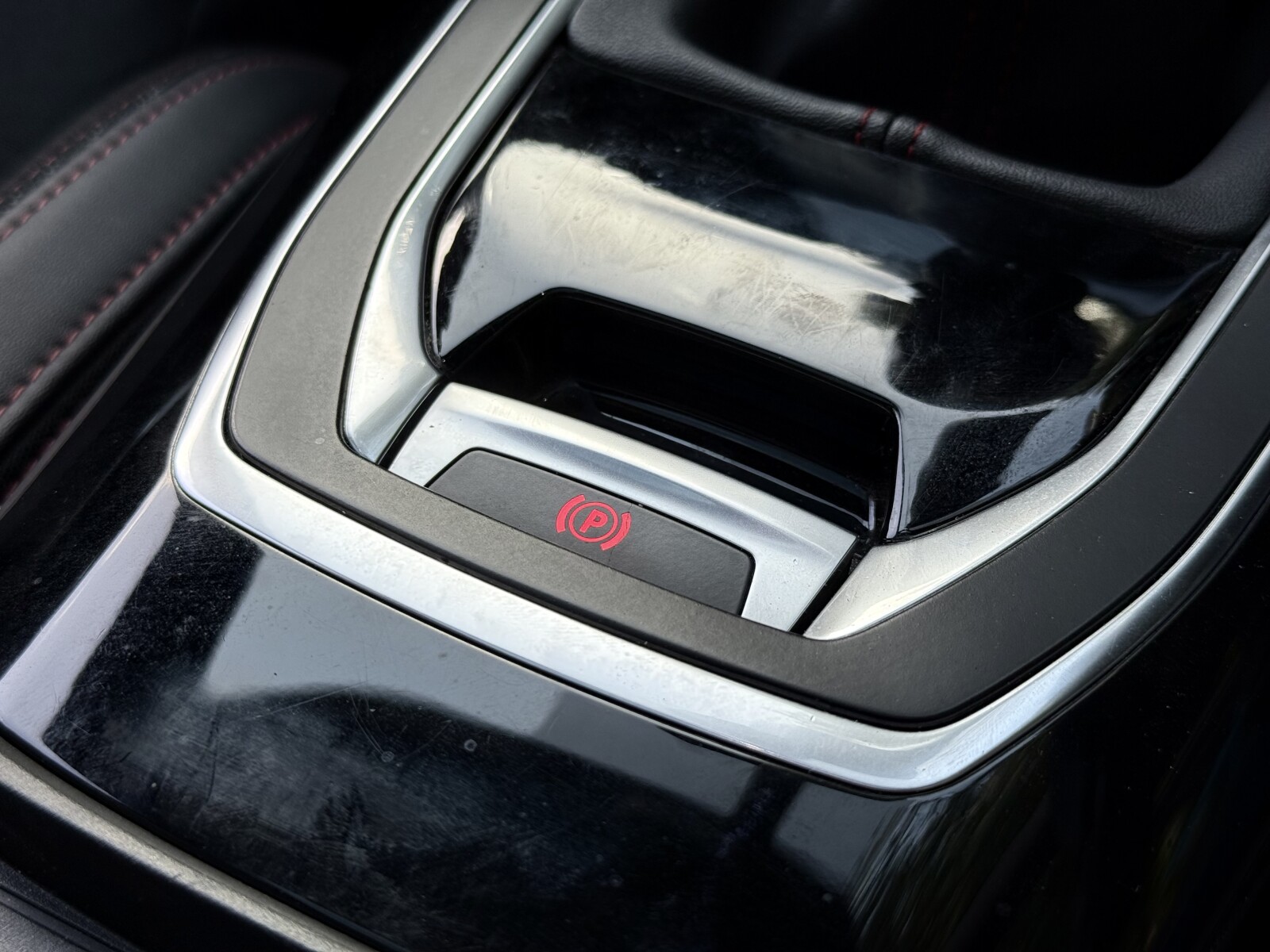 2018 Peugeot 308 image 13