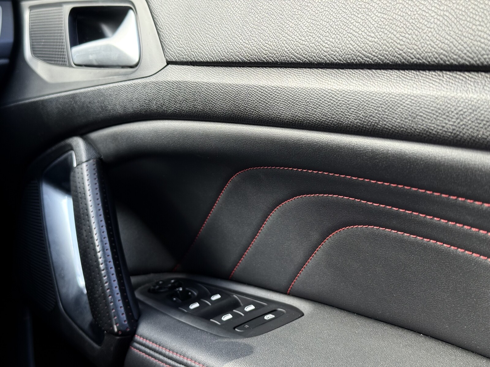 2018 Peugeot 308 image 15