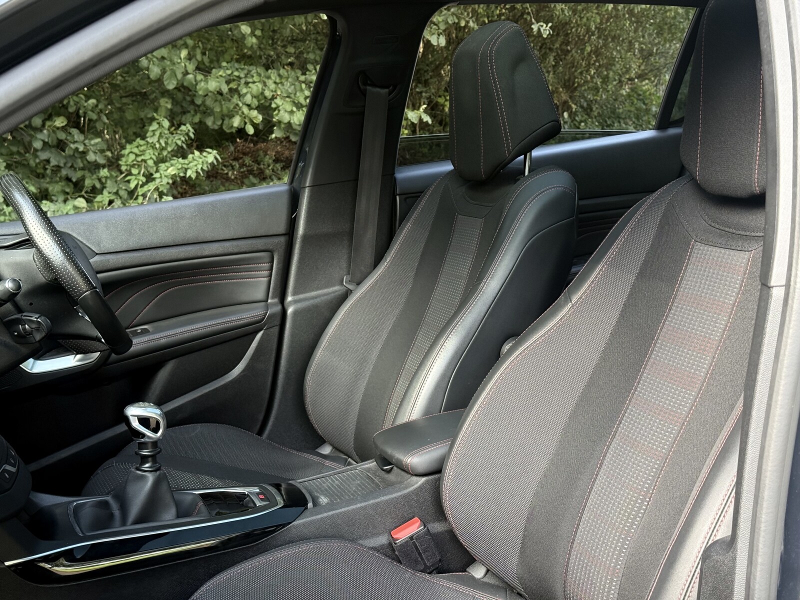2018 Peugeot 308 image 25
