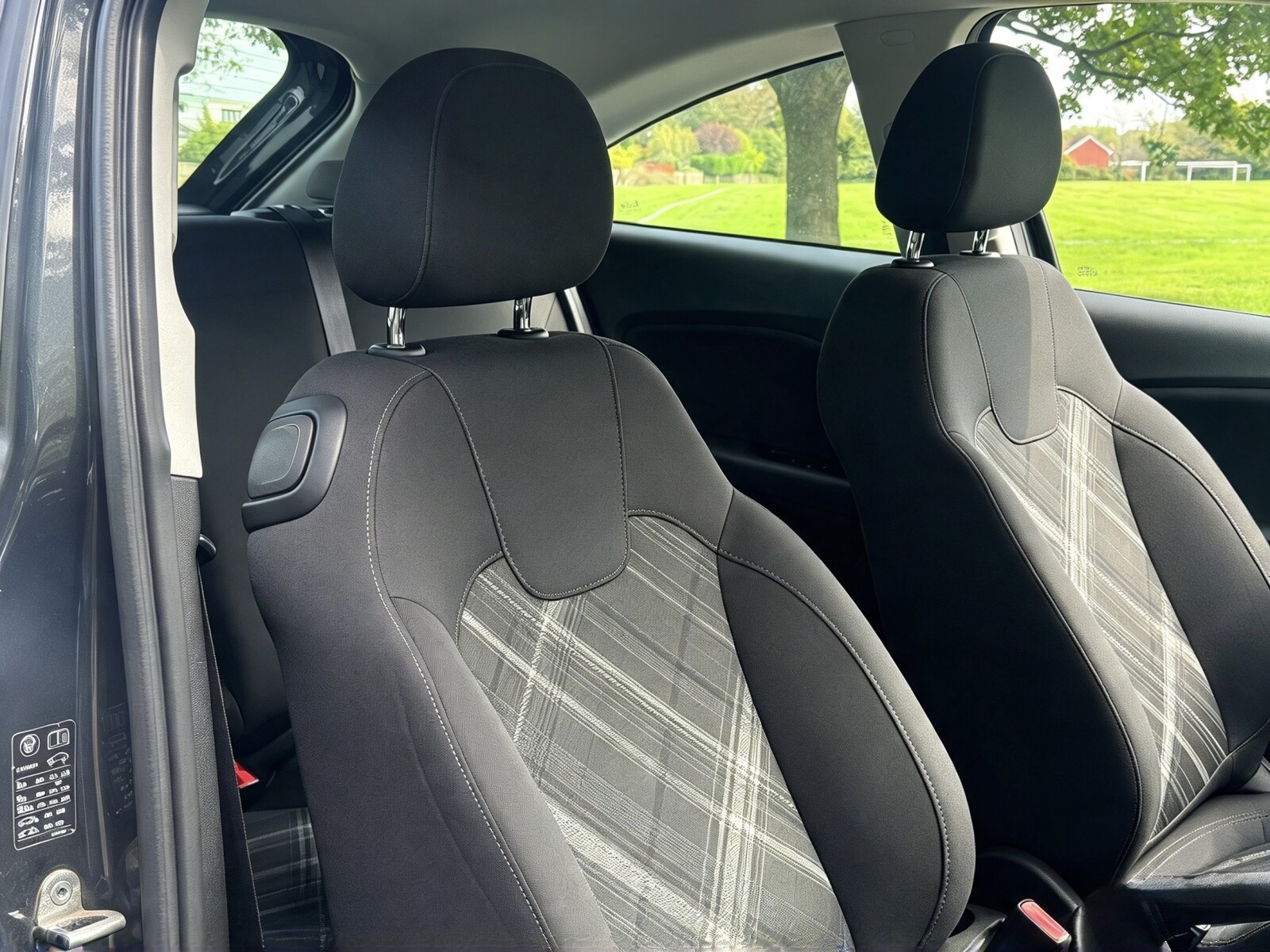 2015 Vauxhall Corsa image 4