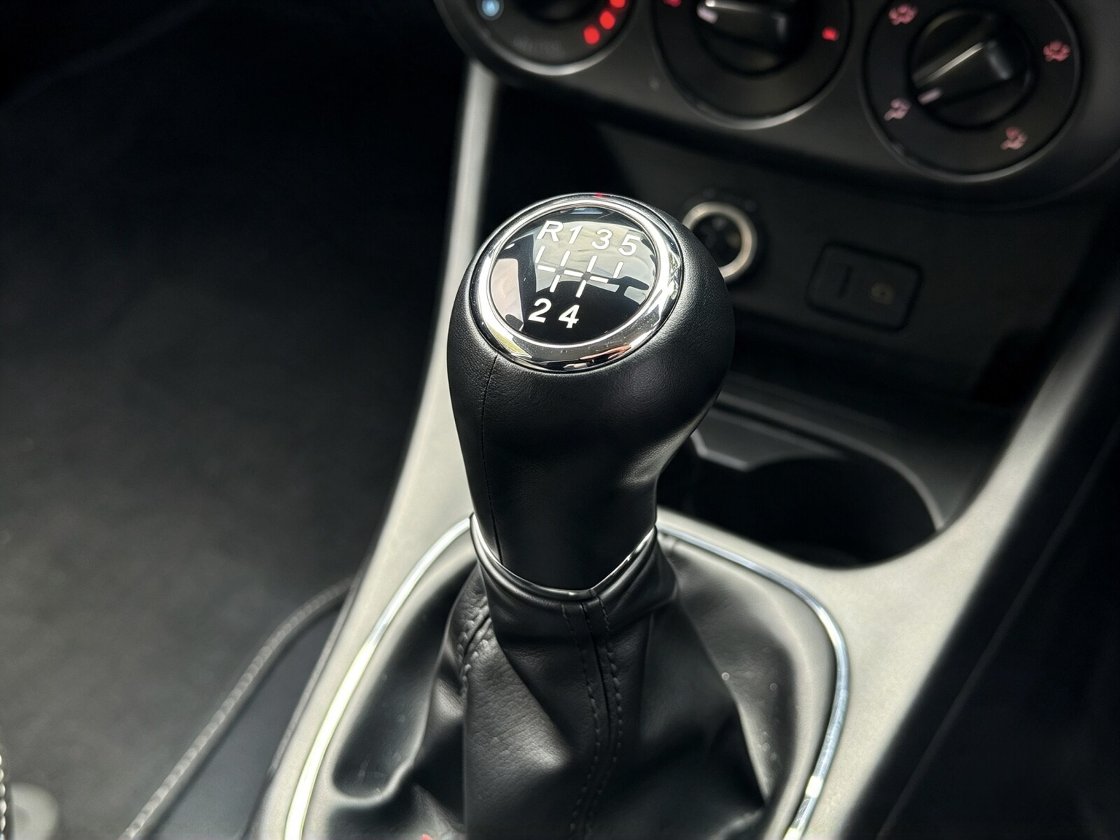 2015 Vauxhall Corsa image 7