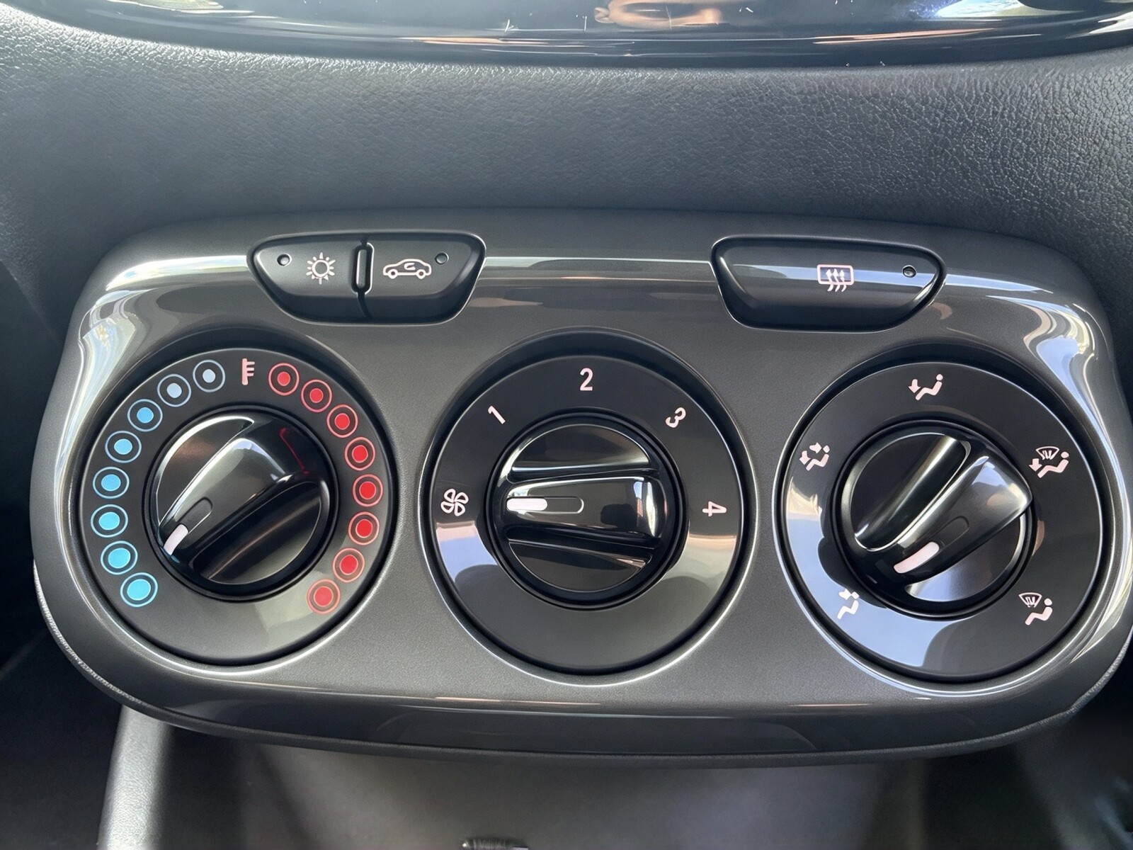 2015 Vauxhall Corsa image 9