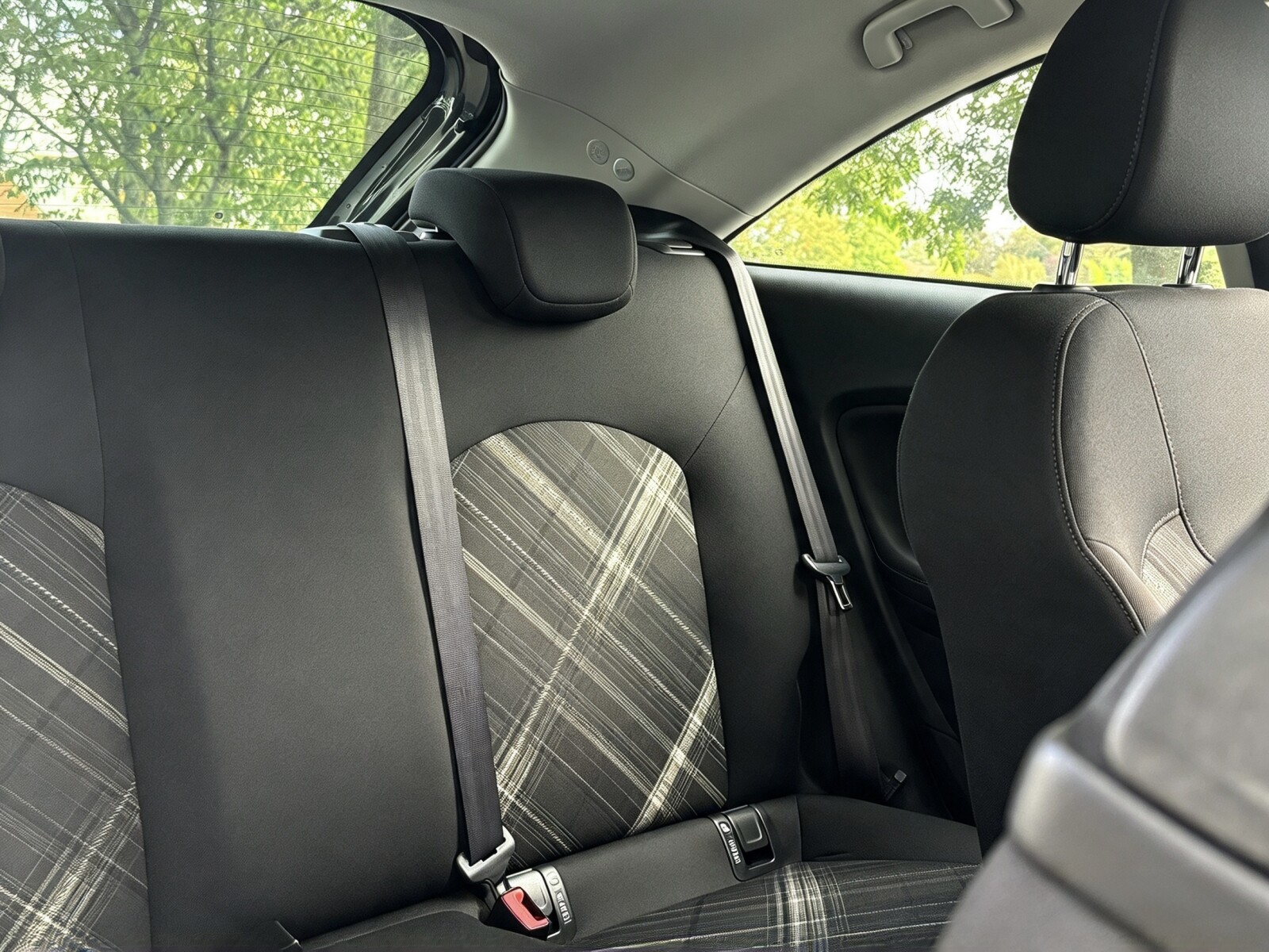 2015 Vauxhall Corsa image 13