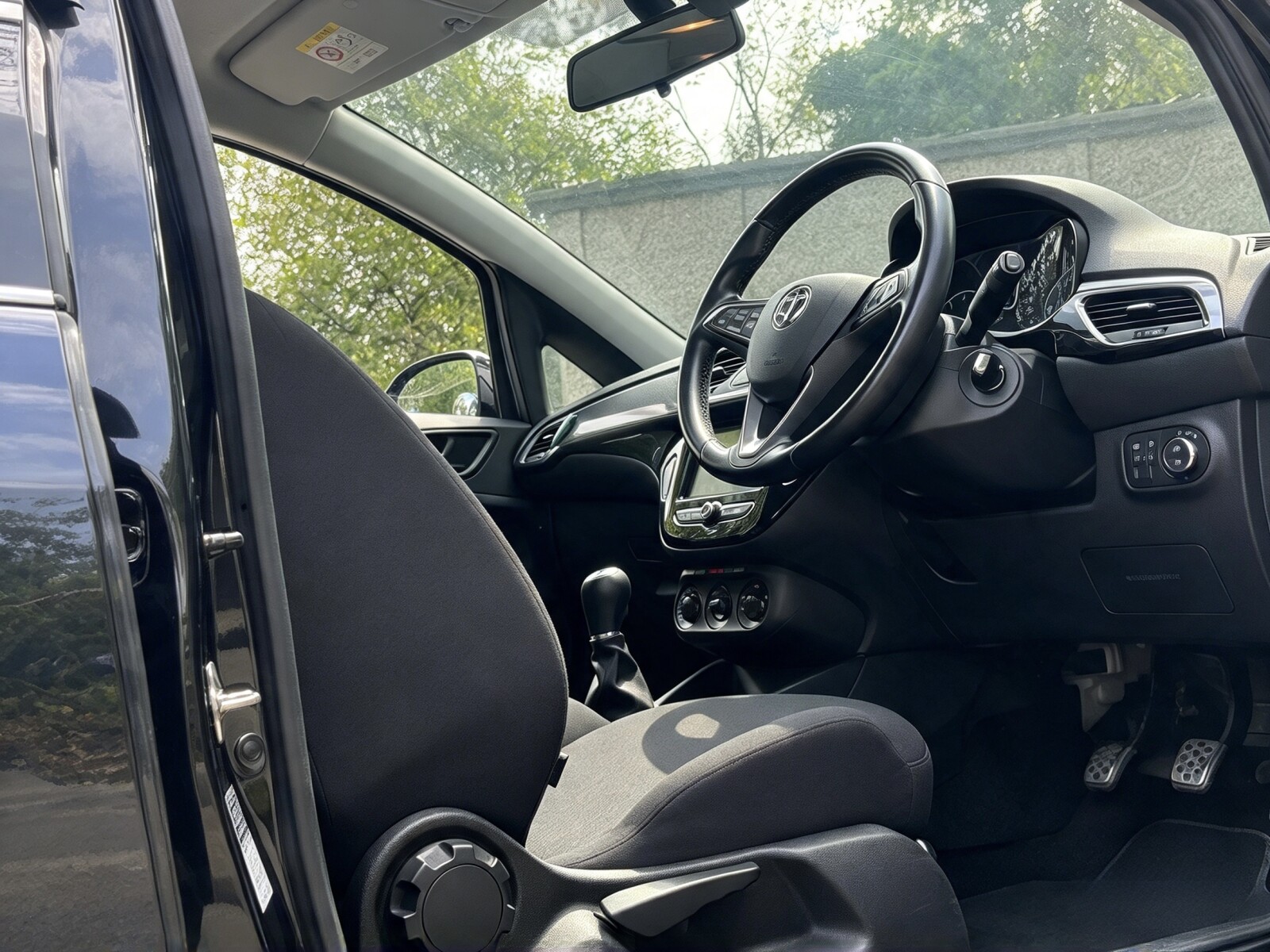 2015 Vauxhall Corsa image 15